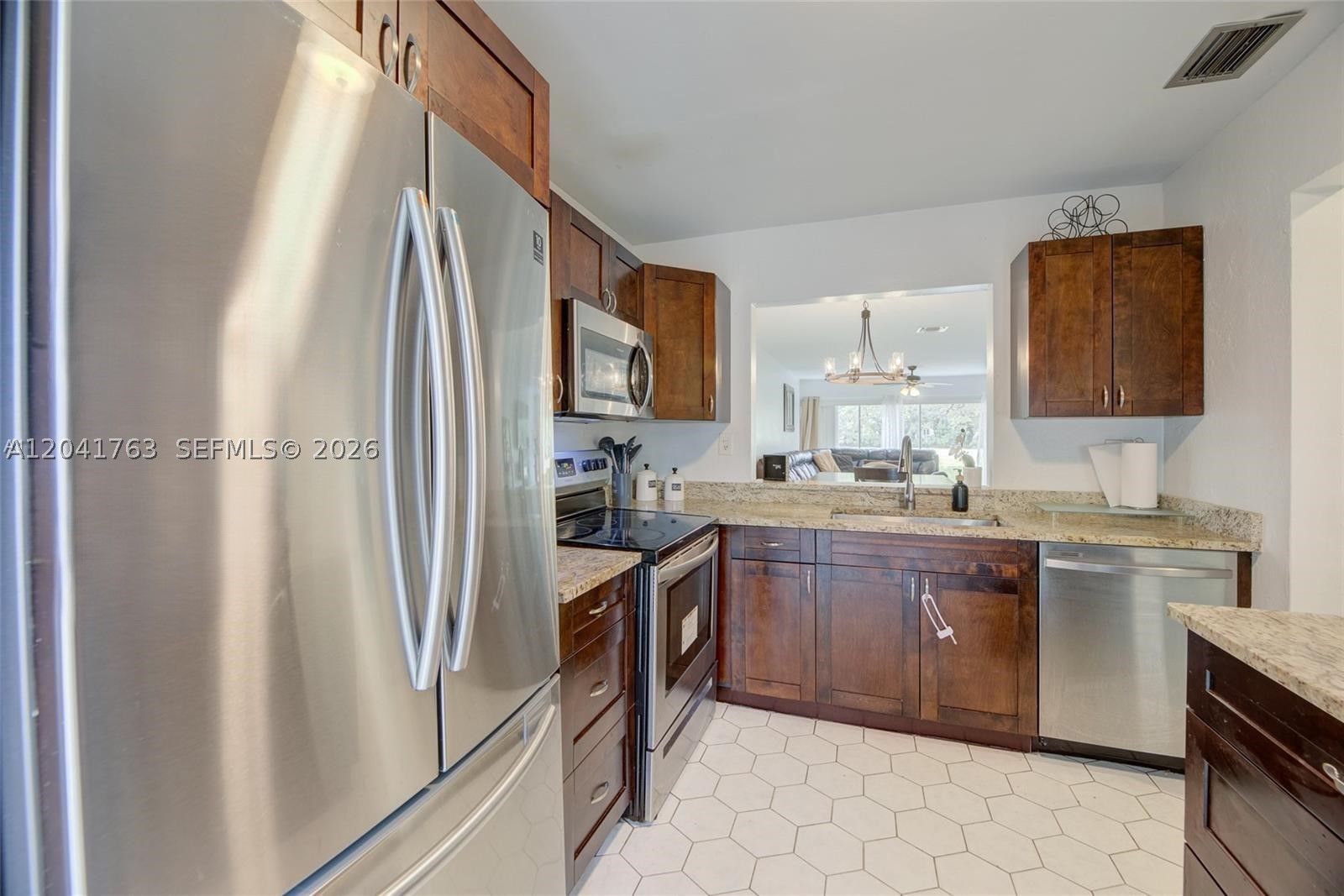 SPYGLASS CONDOMINIUM 1 - Residential Lease