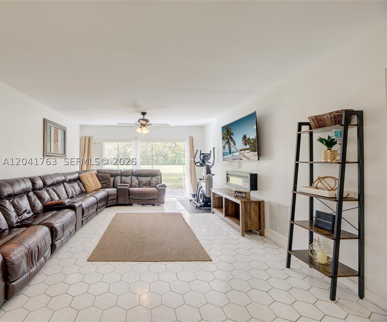 SPYGLASS CONDOMINIUM 1 - Residential Lease