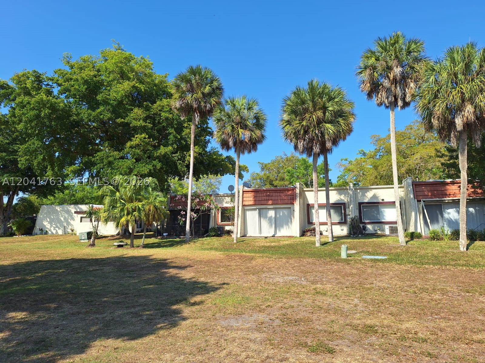 Rarely available VILLA. IMPECCABLE AND SPACIOUS!!! 2 BEDROOMS, 2 BATHS 1100 SQFT. Unfurnished house in
ALL AGES Community with a single family home feel. FULL SIZE Washer/dryer inside the unit, Updated kitchen
with stainless steel appliances, granite countertop, microwave and dishwasher. Tile Floor, updated bathrooms and
Storage room with ample space, covered carport and guest parking. GREAT LOCATION close to aquatic park,
schools, Sawgrass Expressway, Sawgrass Mall, nearby great shopping centers, hospitals, schools and more. This
and other communities in Tamarac are embedded and surrounded by Golf courses. You open the patio door and
you have miles or trails, trees, birds, lakes, canals, nature. It is unique nature at your door