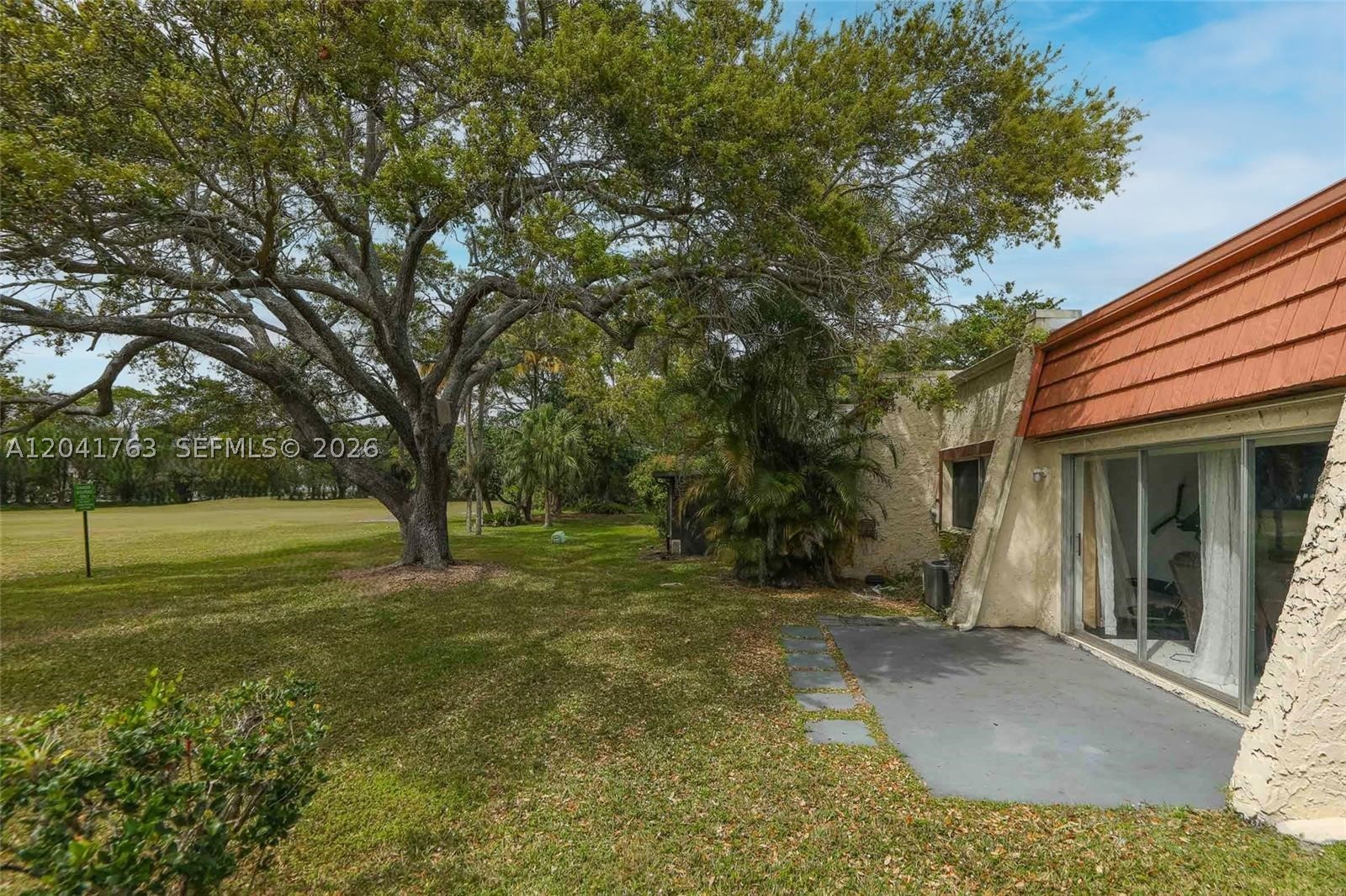 SPYGLASS CONDOMINIUM 1 - Residential Lease