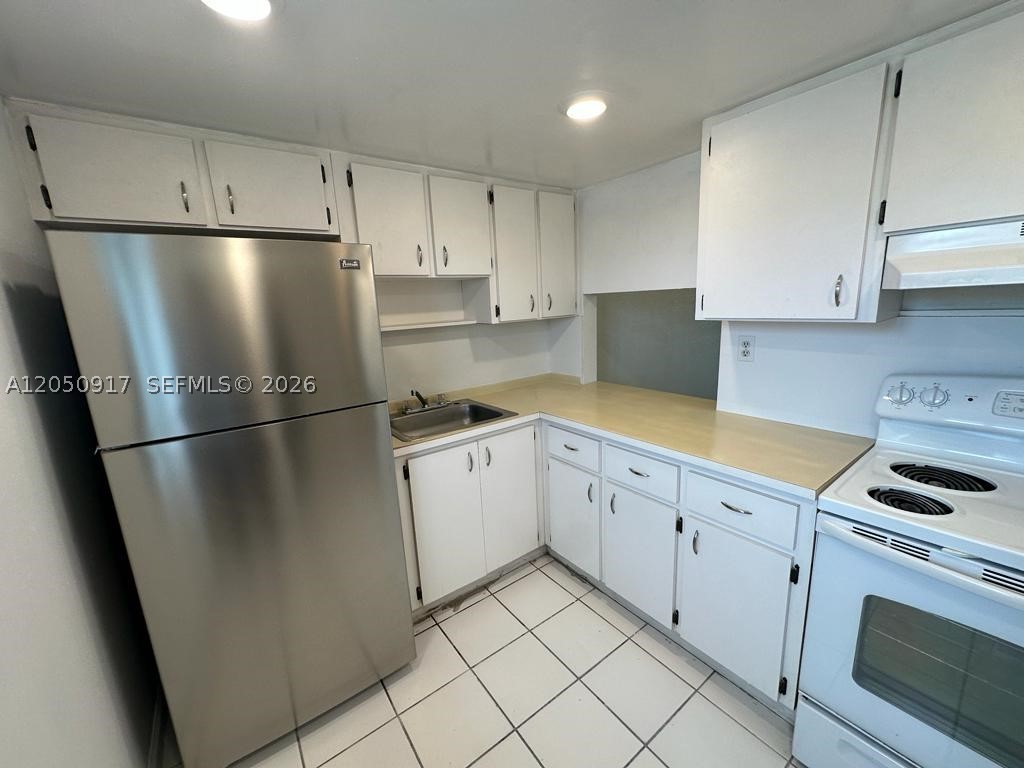 NEW WORLD CONDO APTS IV - Residential