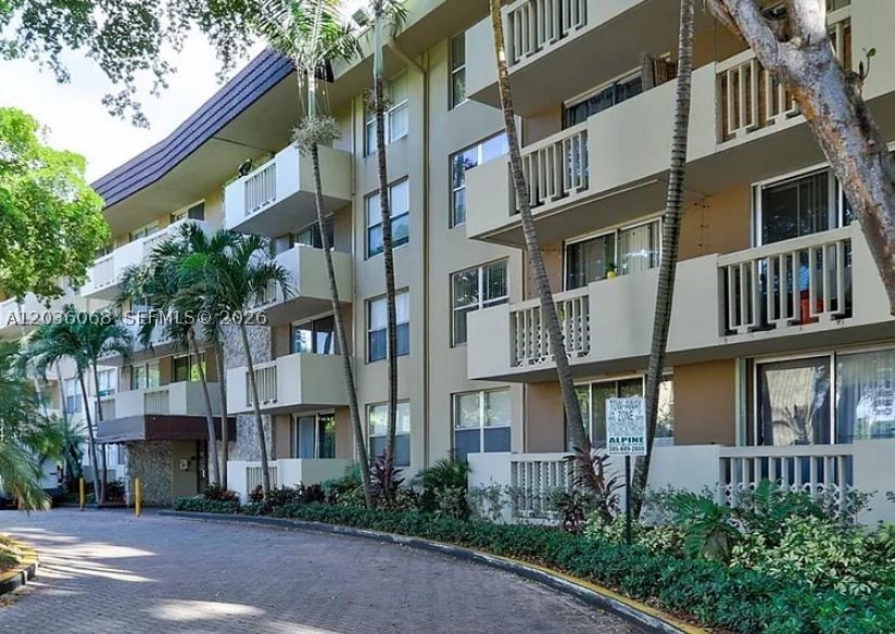 BAYVIEW PALMS CONDO - Residential Lease