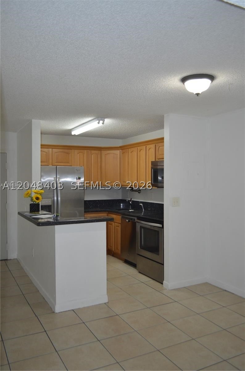 THE COURTS AT KENDALL CON - Residential