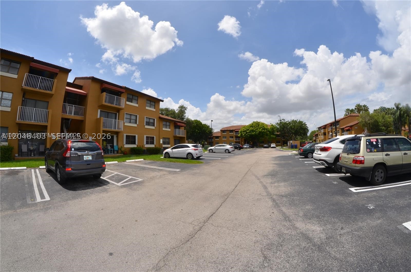 THE COURTS AT KENDALL CON - Residential