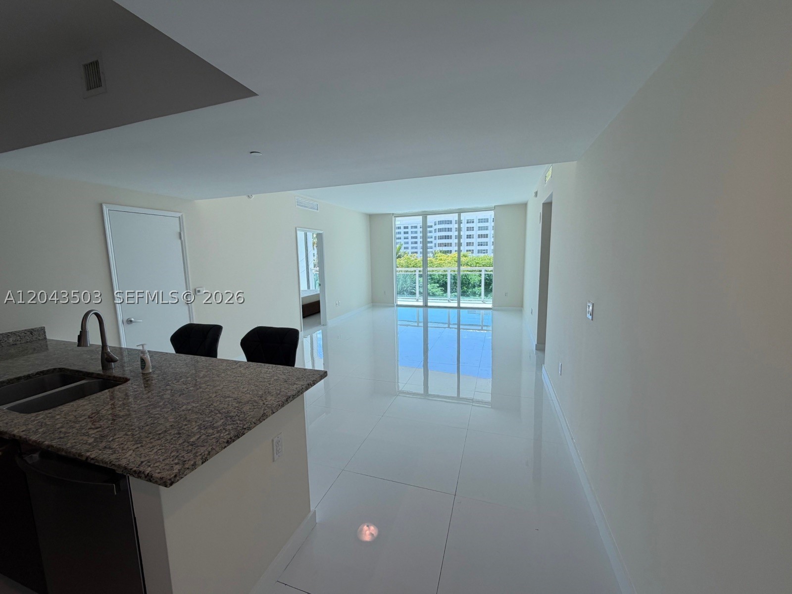 THE PLAZA 901 BRICKELL CO - Residential Lease