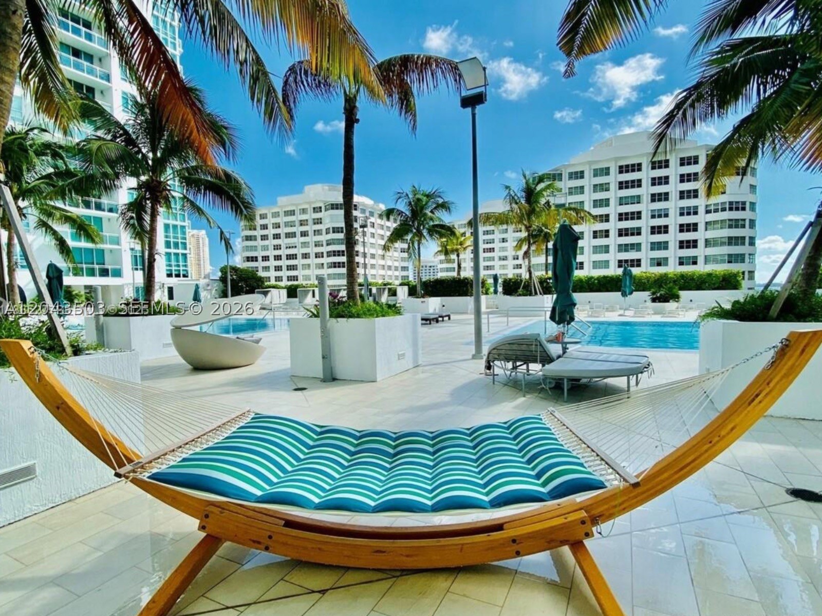 THE PLAZA 901 BRICKELL CO - Residential Lease