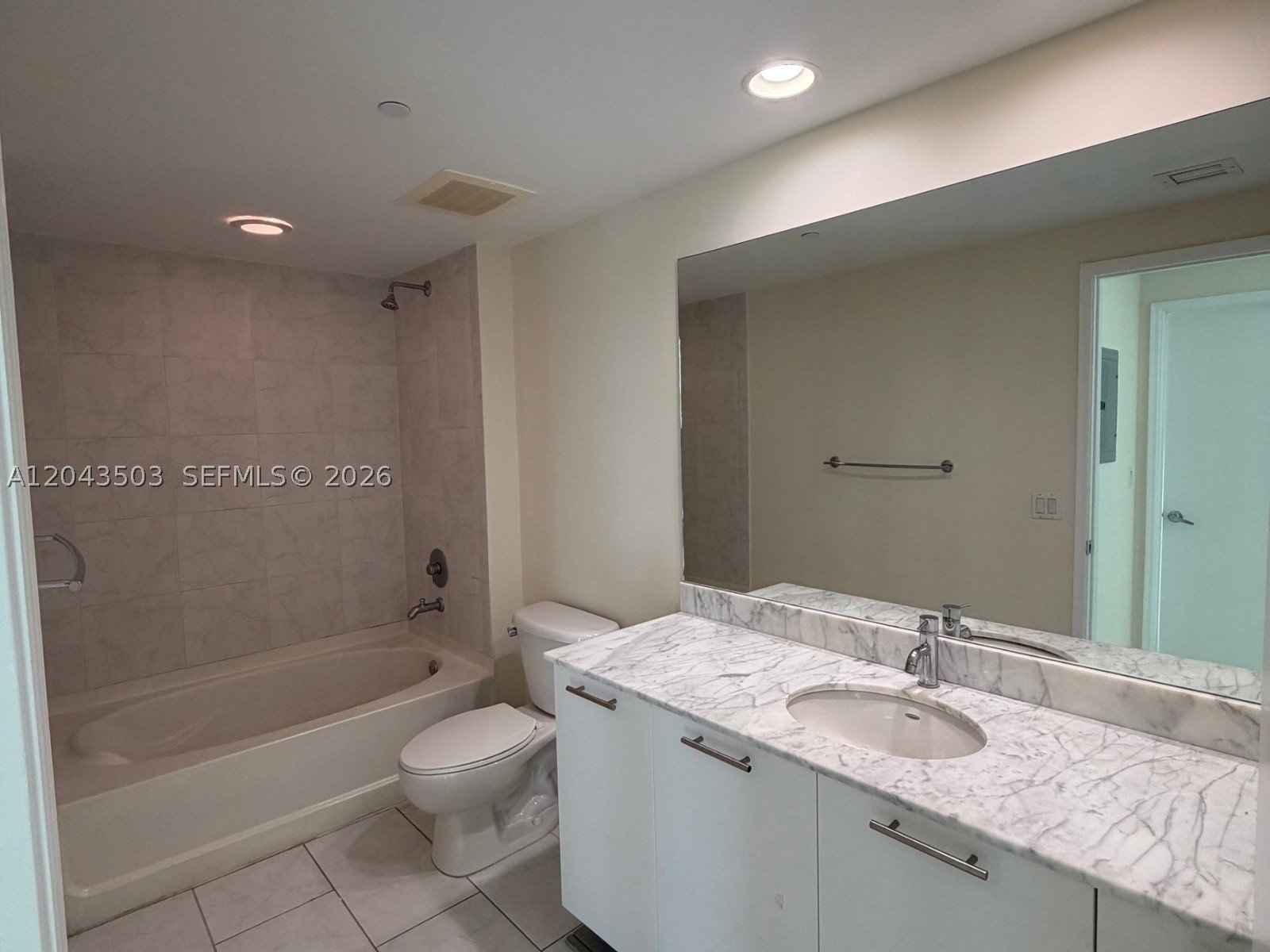 THE PLAZA 901 BRICKELL CO - Residential Lease