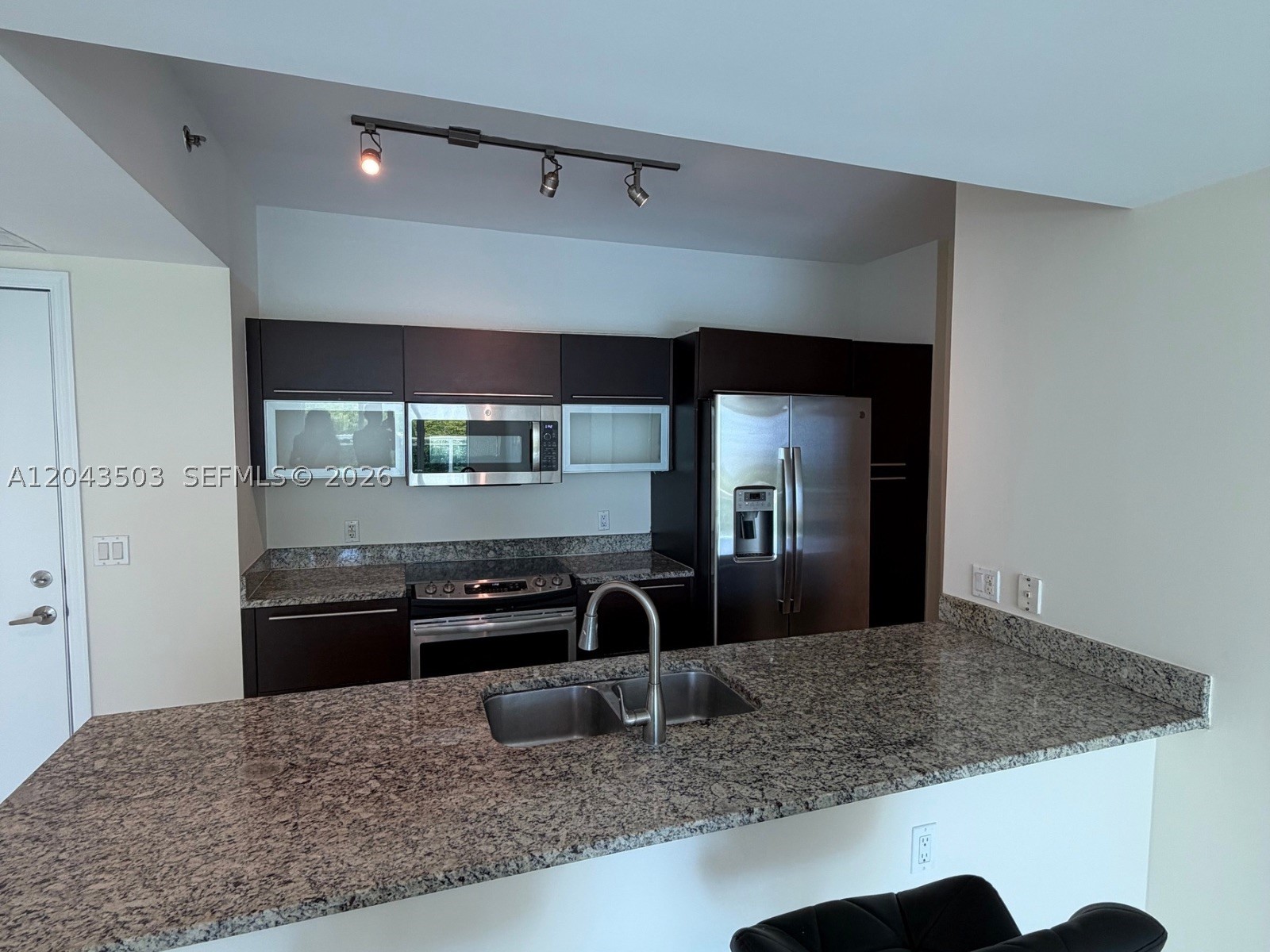 THE PLAZA 901 BRICKELL CO - Residential Lease
