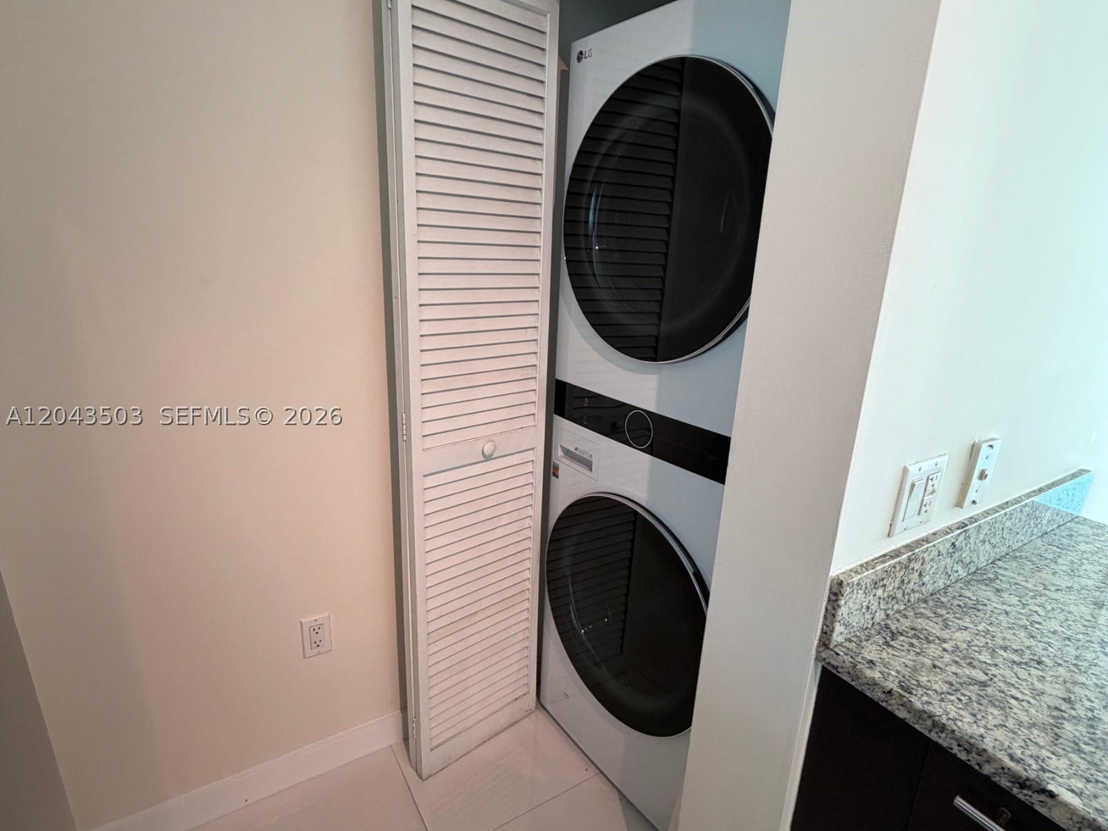 THE PLAZA 901 BRICKELL CO - Residential Lease