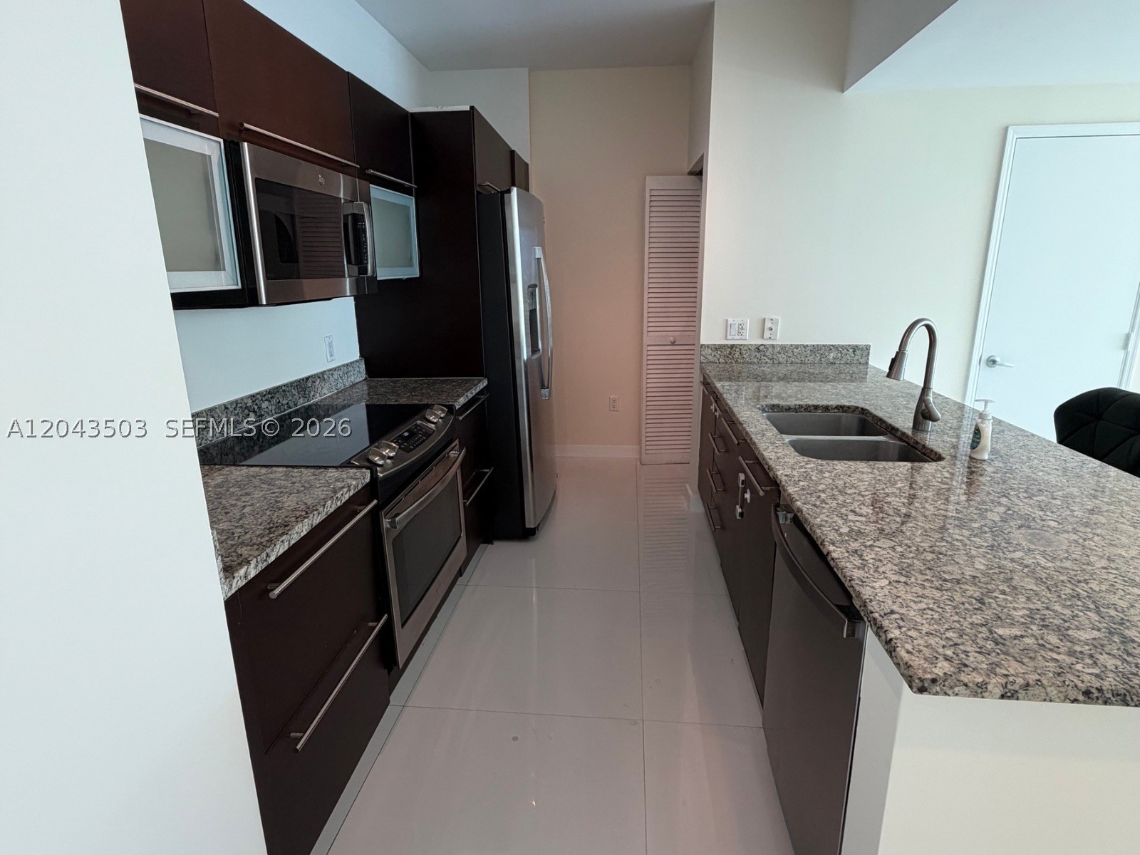 THE PLAZA 901 BRICKELL CO - Residential Lease
