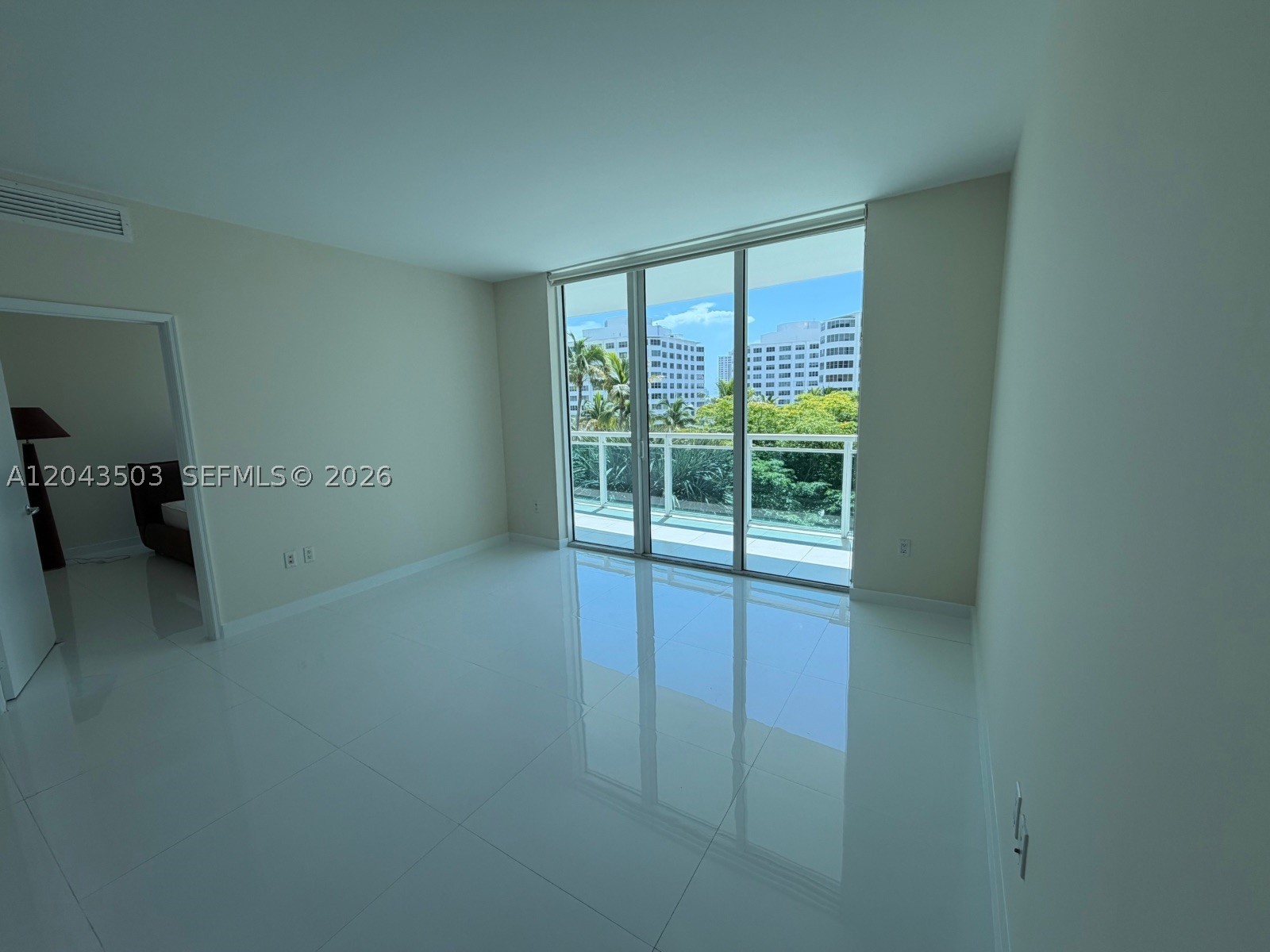 THE PLAZA 901 BRICKELL CO - Residential Lease