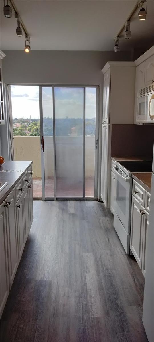 LE JEUNE HOUSE CONDO - Residential