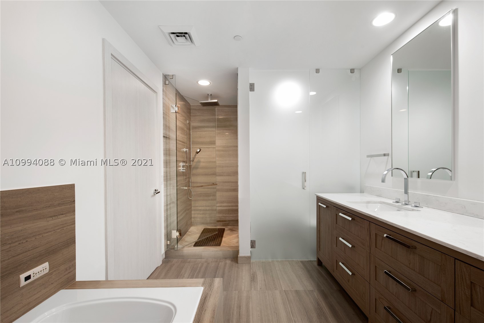 OCEANA KEY BISCAYNE CONDO - Residential