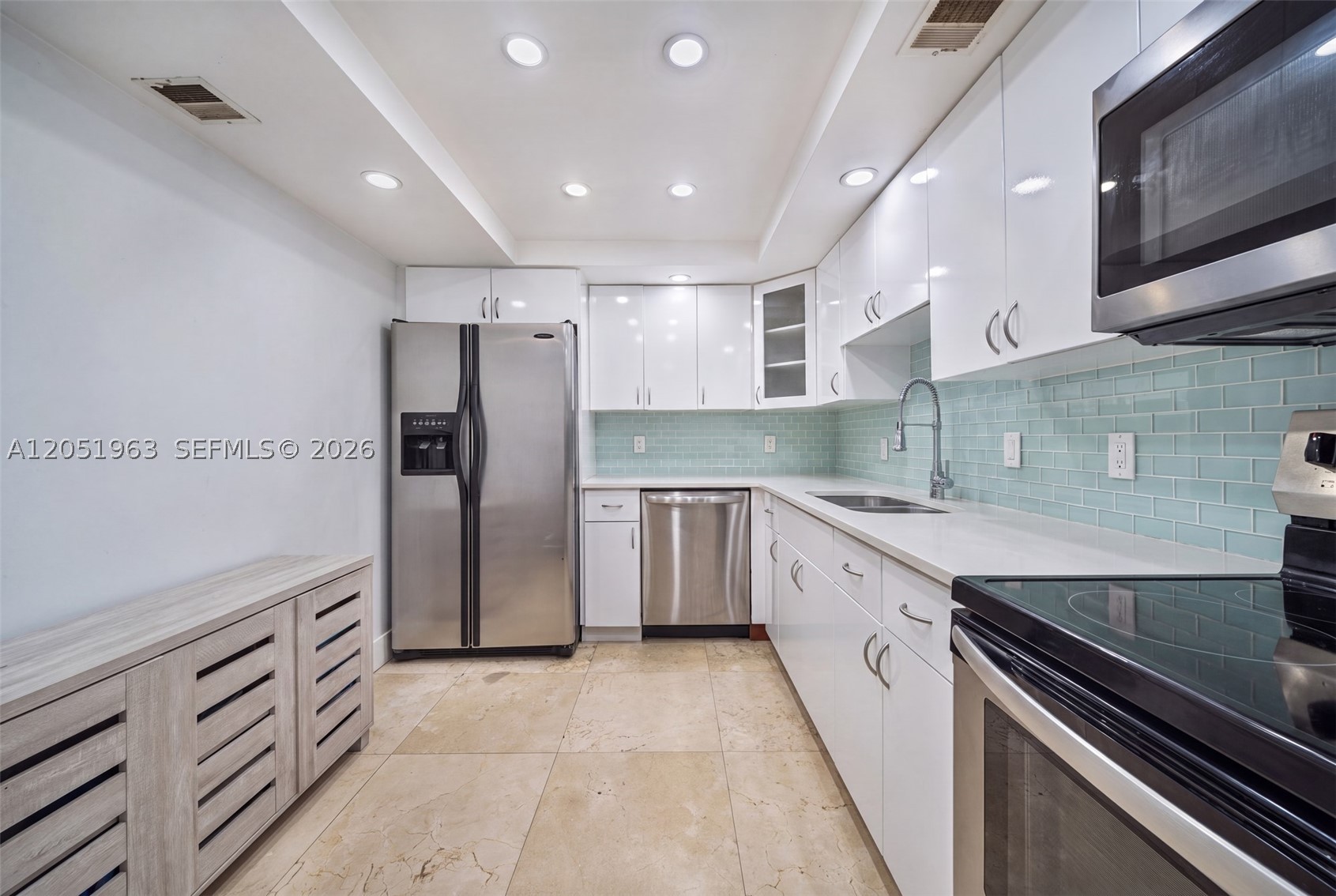 ARLEN BEACH CONDO - Residential Lease