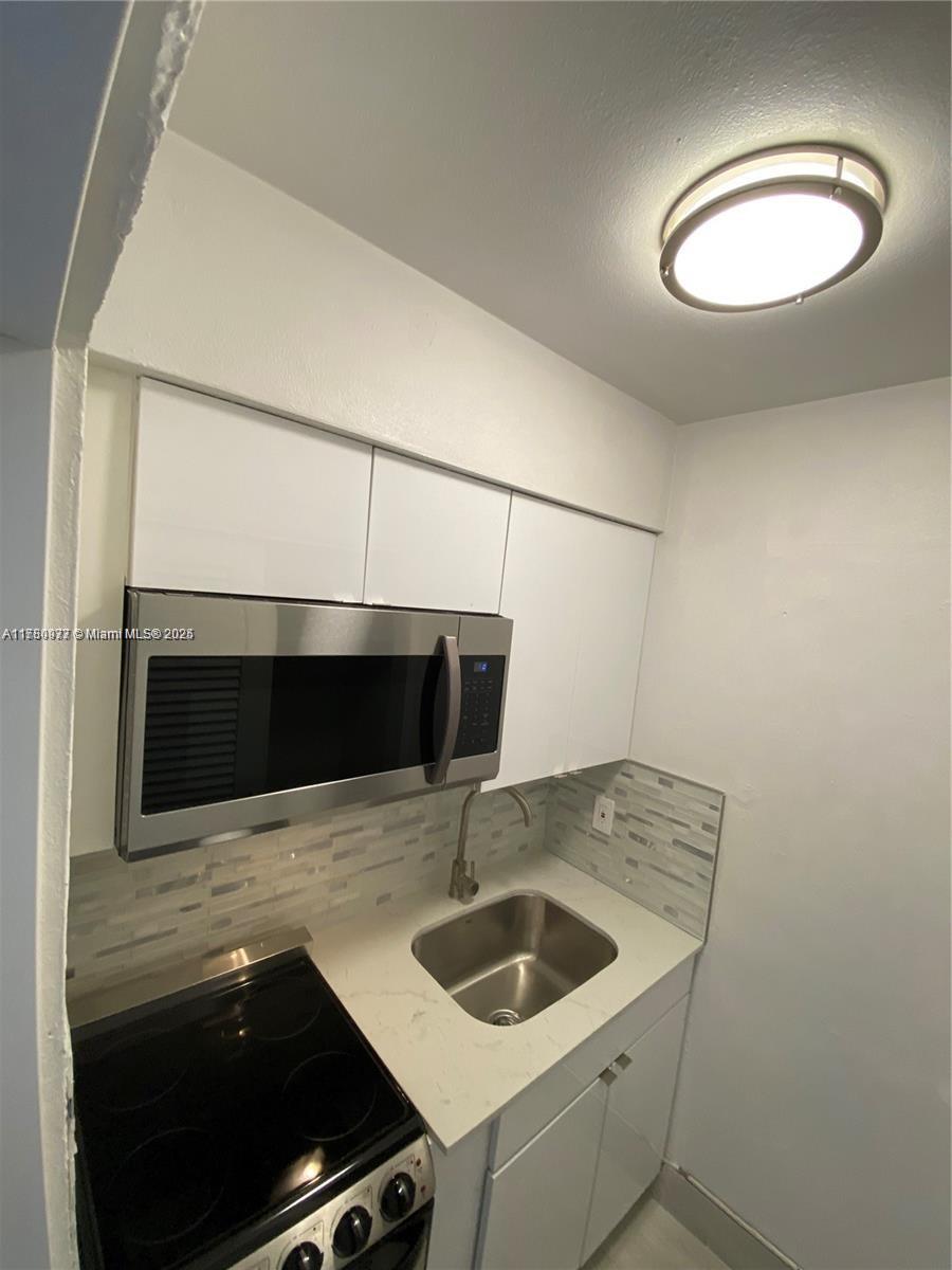 HOLLYWOOD HOMESITES REV P - Residential Lease