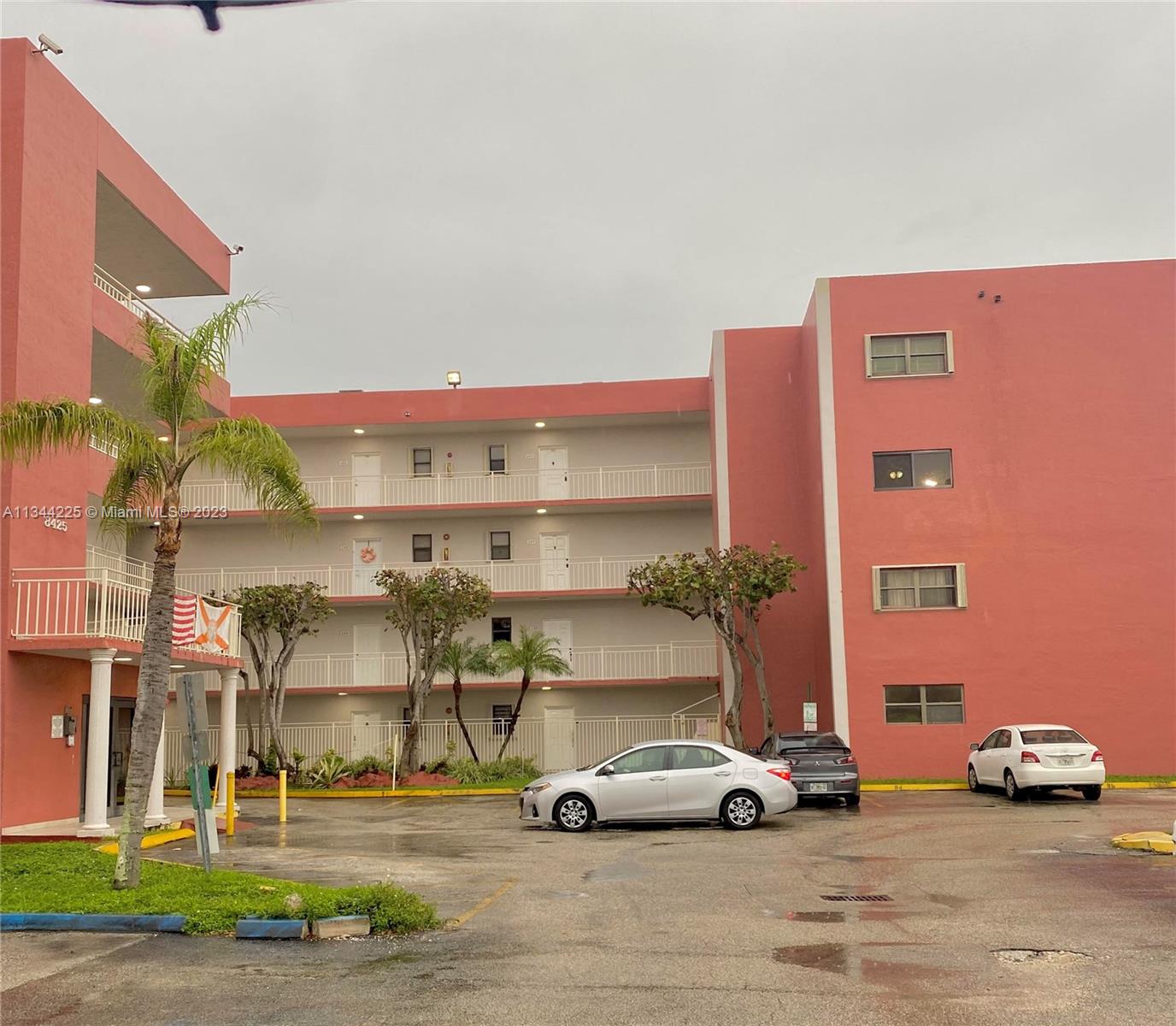 VISIONS AT FOUNTAINBLEAU - Residential Lease