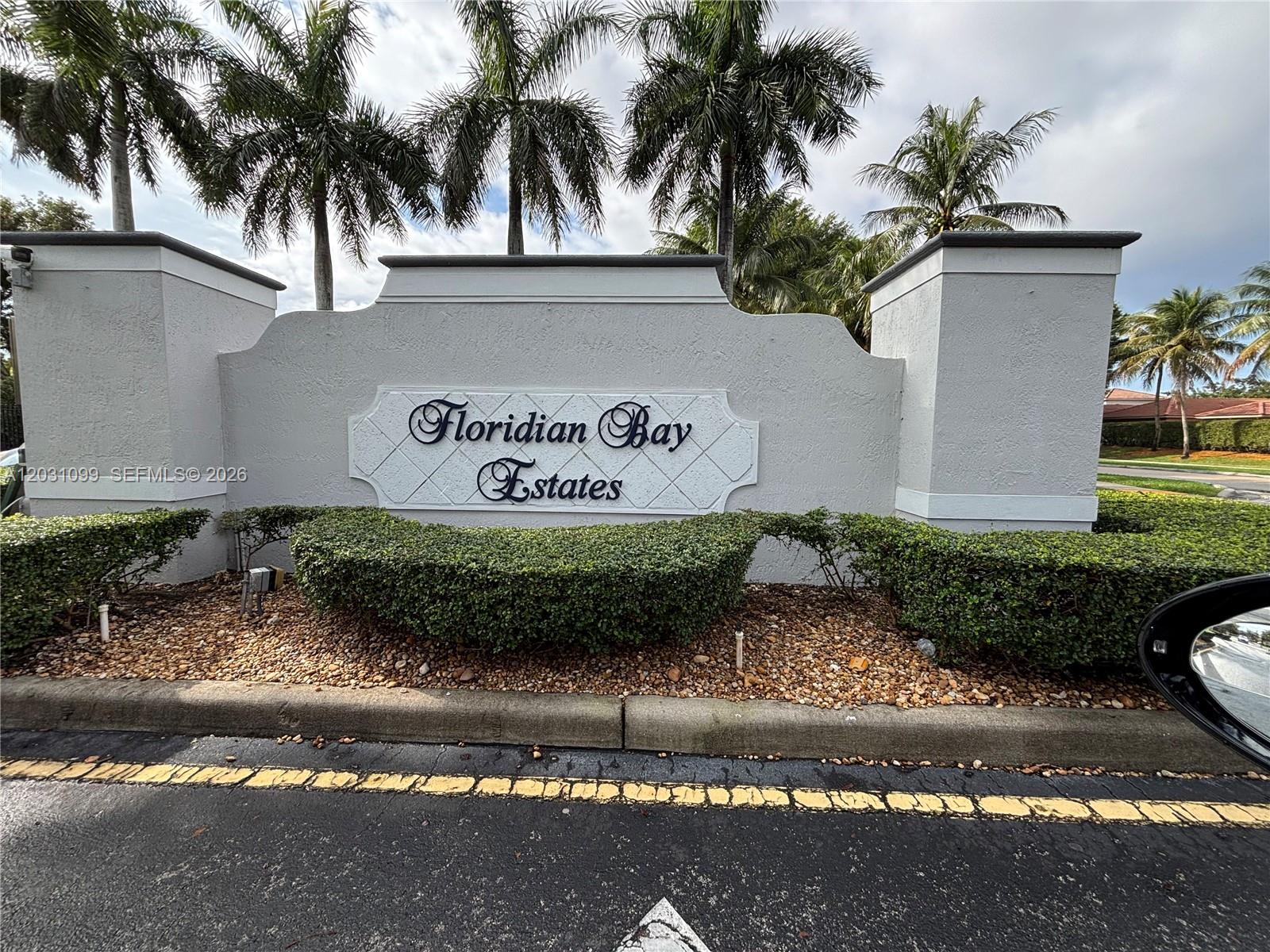 FLORIDIAN BAY ESTATES - Residential