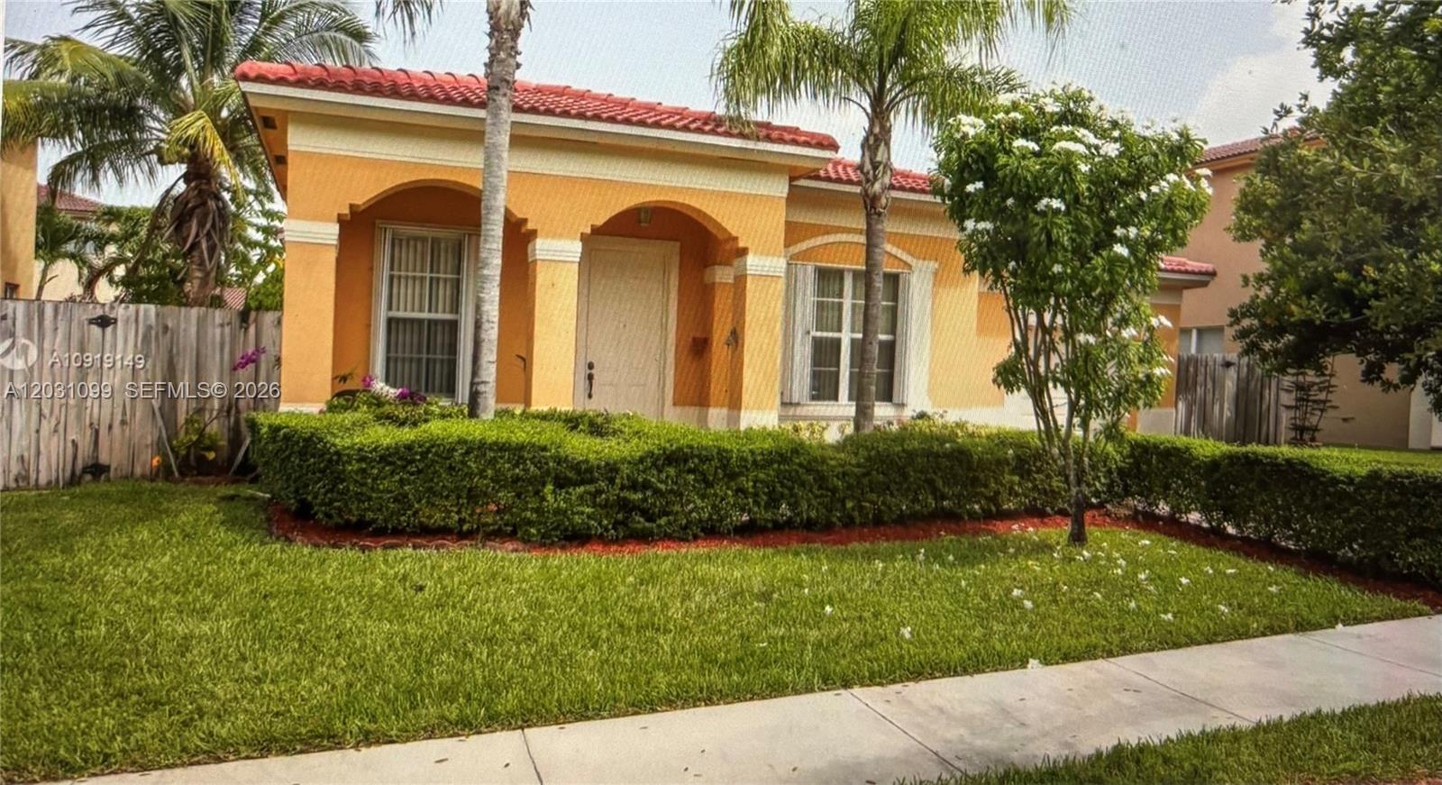 FLORIDIAN BAY ESTATES - Residential