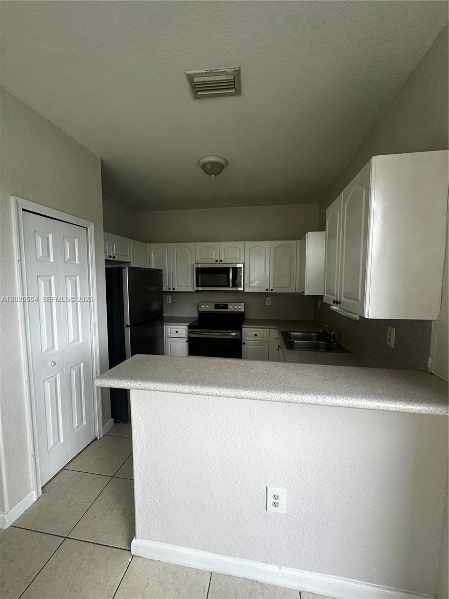 SHOMA TOWNHOMES AT KEYSCO - Residential Lease