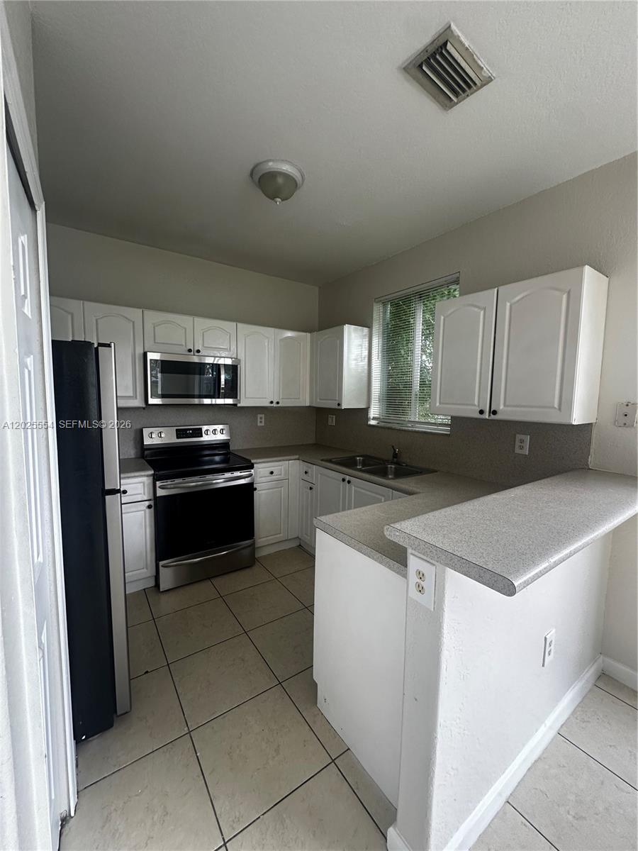 SHOMA TOWNHOMES AT KEYSCO - Residential Lease