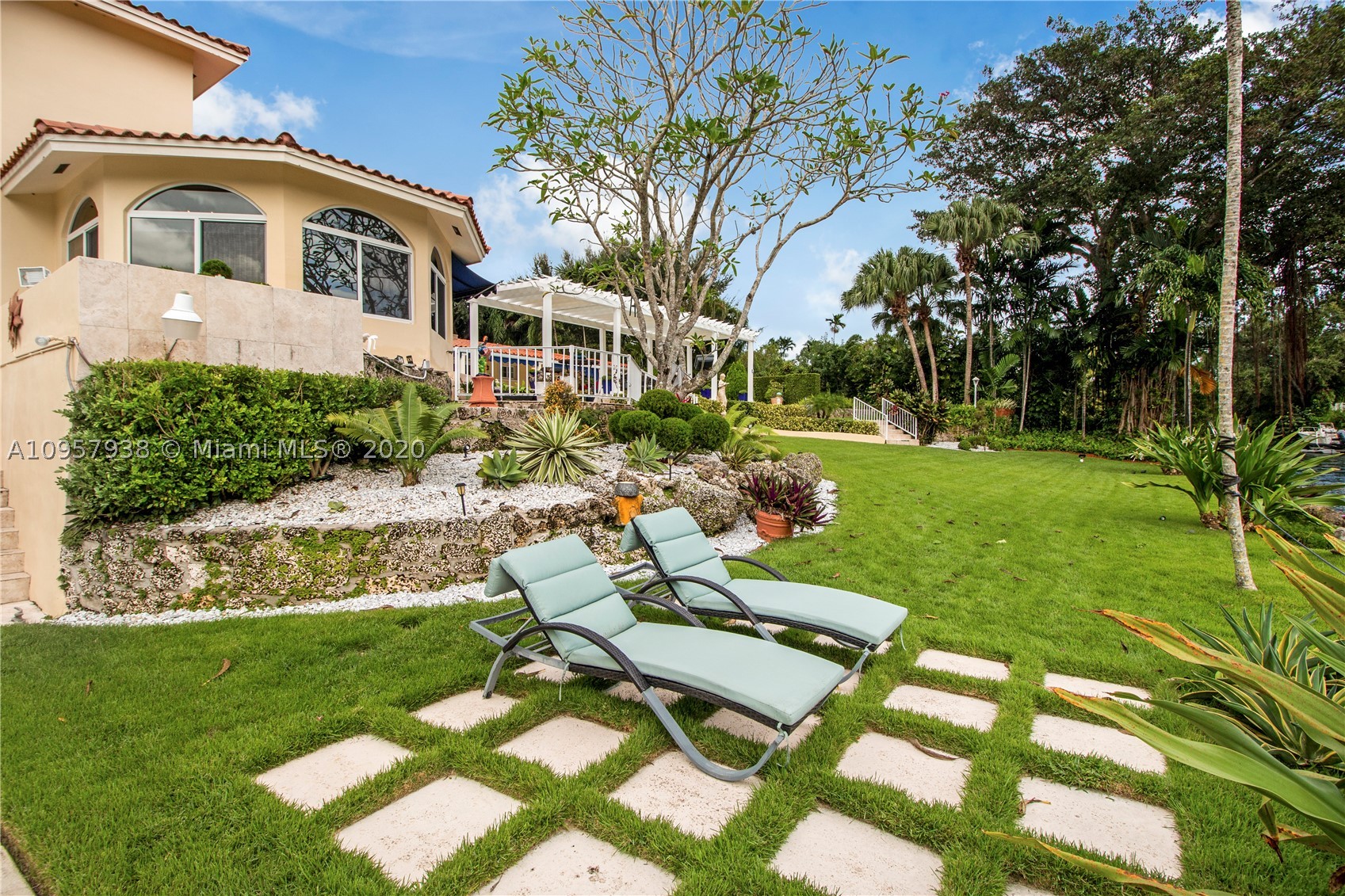 CORAL GABLES RIVIERA SEC - Residential