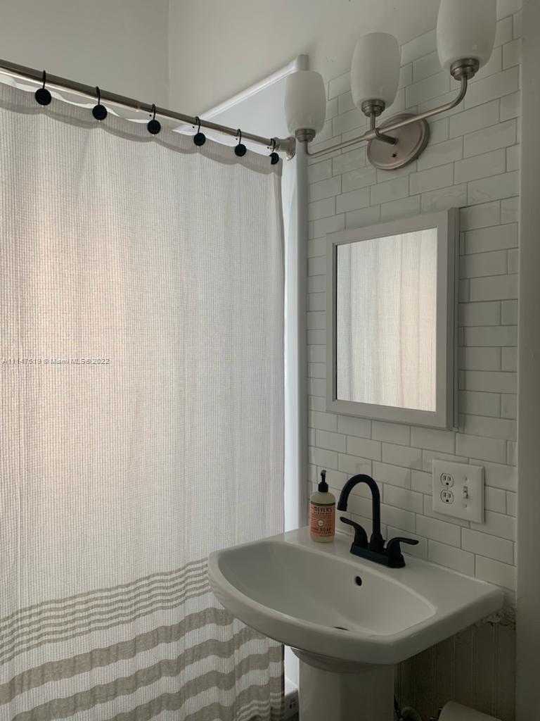 MODELO PARK - Residential Lease