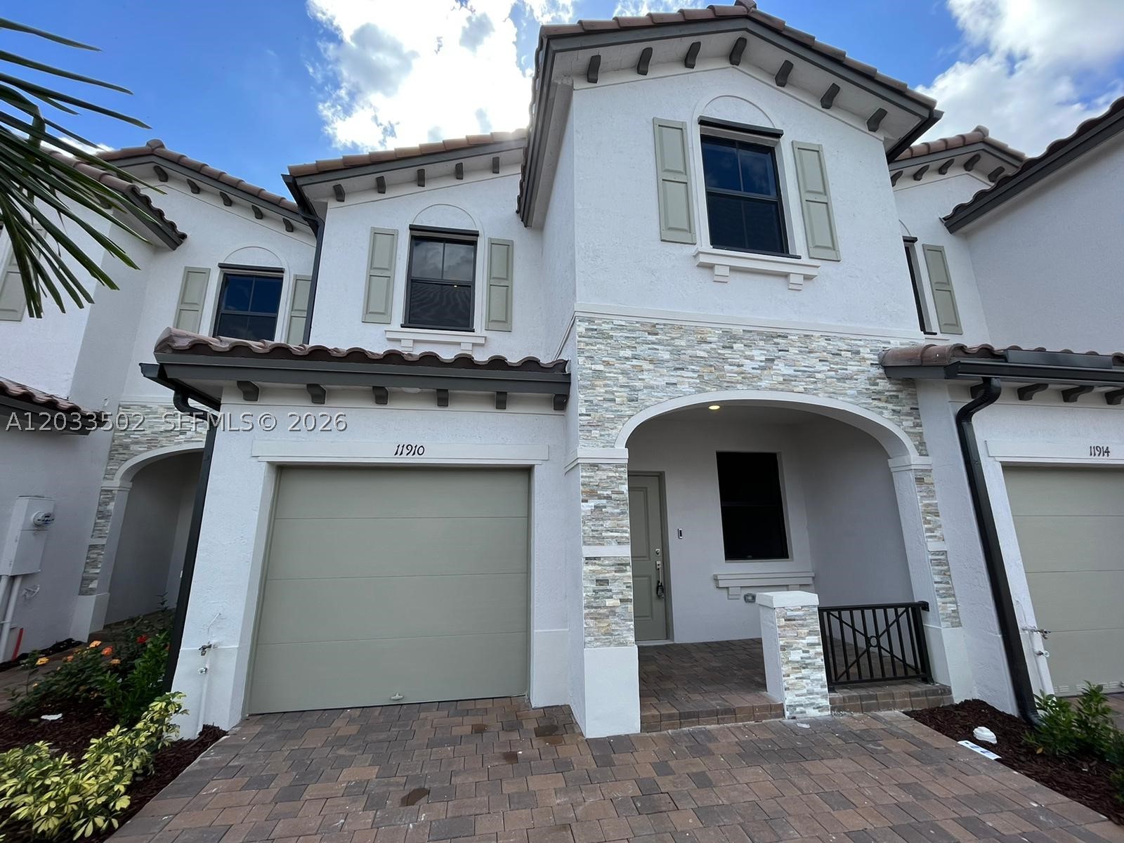CORSICA SILVER PALM - Residential Lease