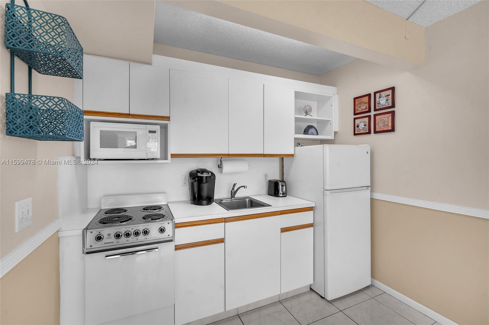 CAMBRIDGE AT CENTURY VILL - Residential