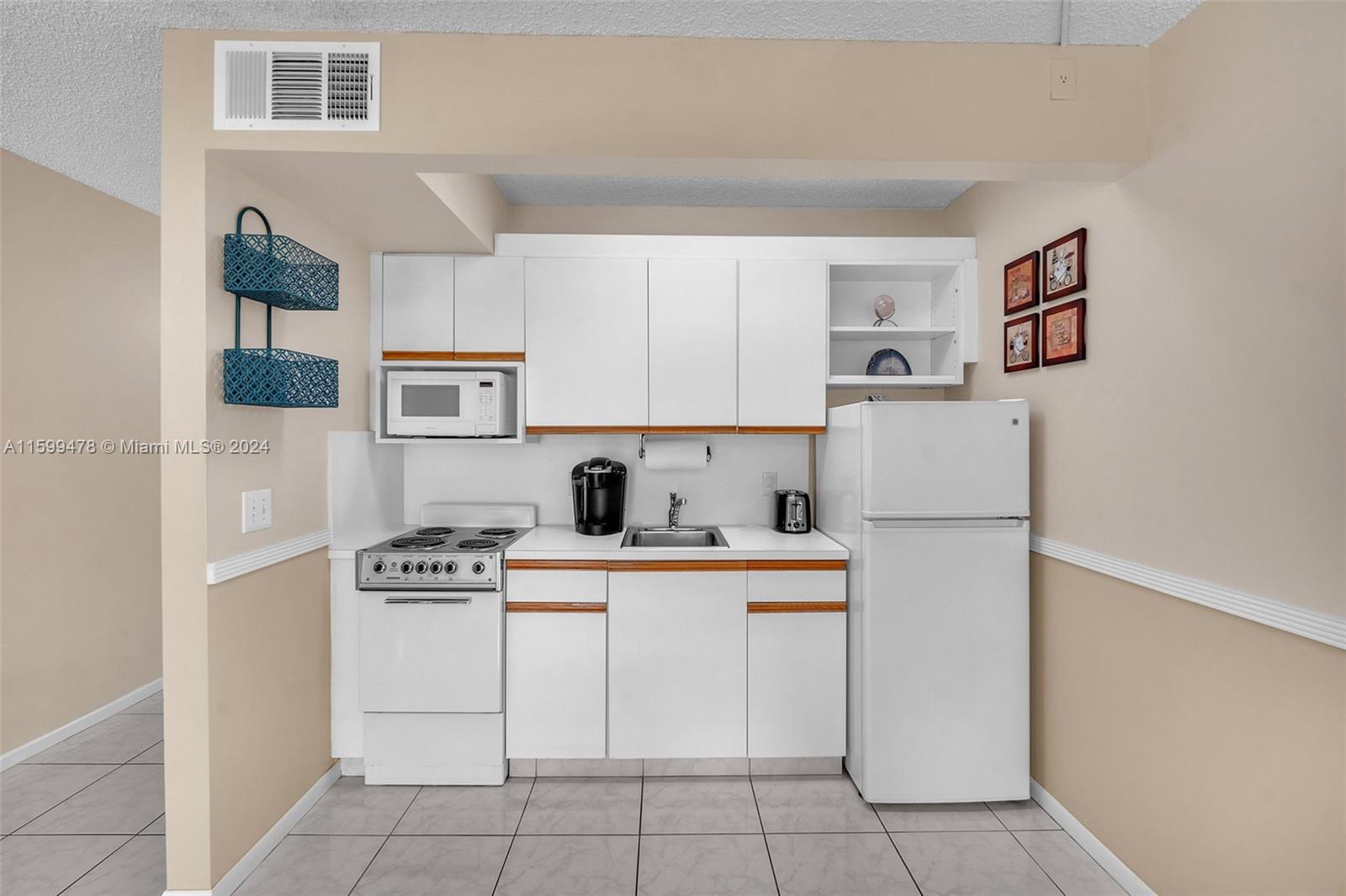 CAMBRIDGE AT CENTURY VILL - Residential