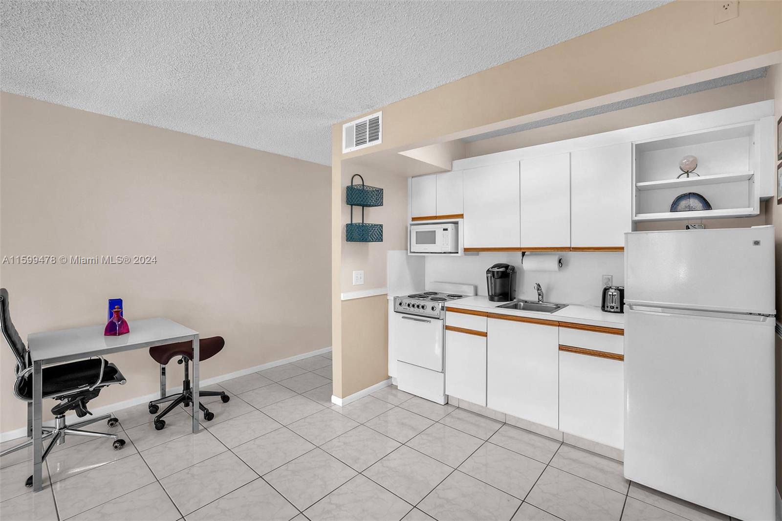 CAMBRIDGE AT CENTURY VILL - Residential