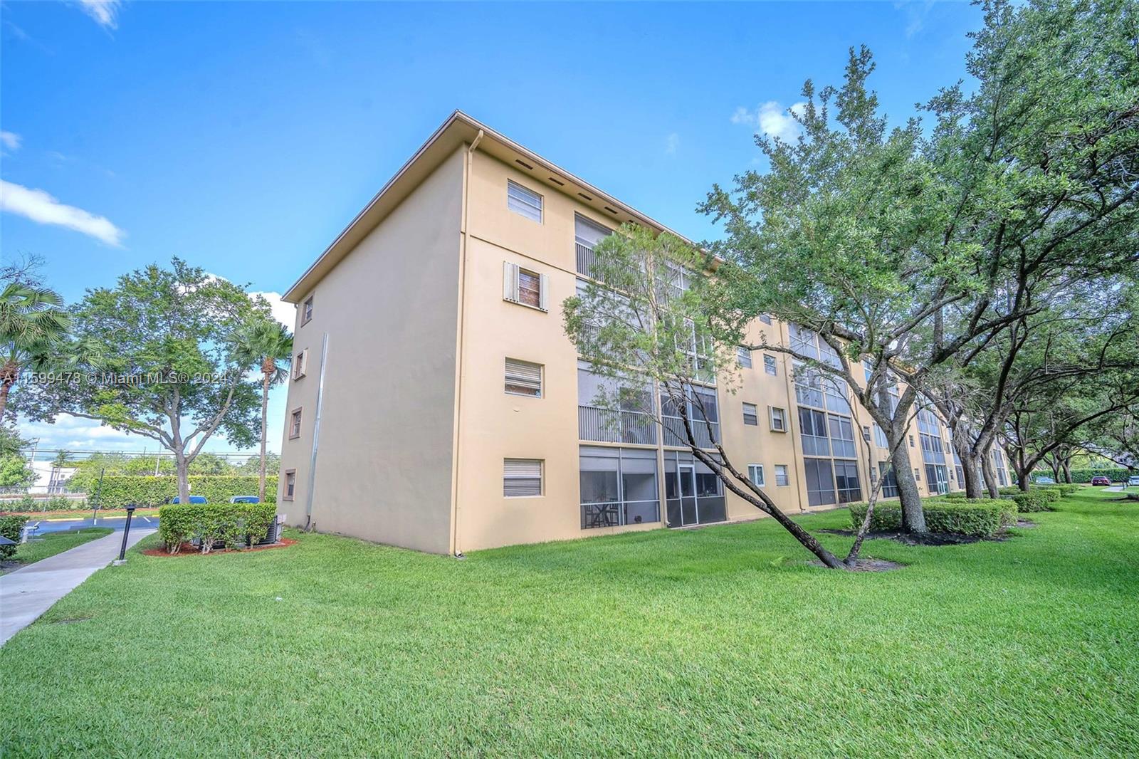 CAMBRIDGE AT CENTURY VILL - Residential