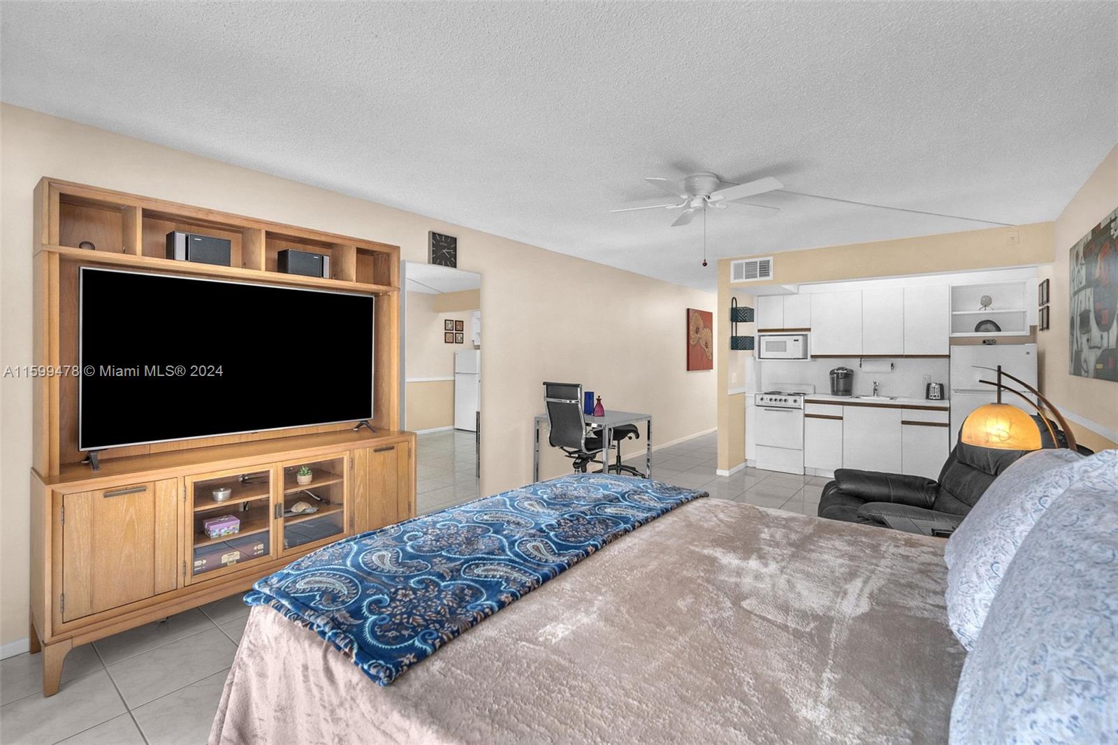 CAMBRIDGE AT CENTURY VILL - Residential
