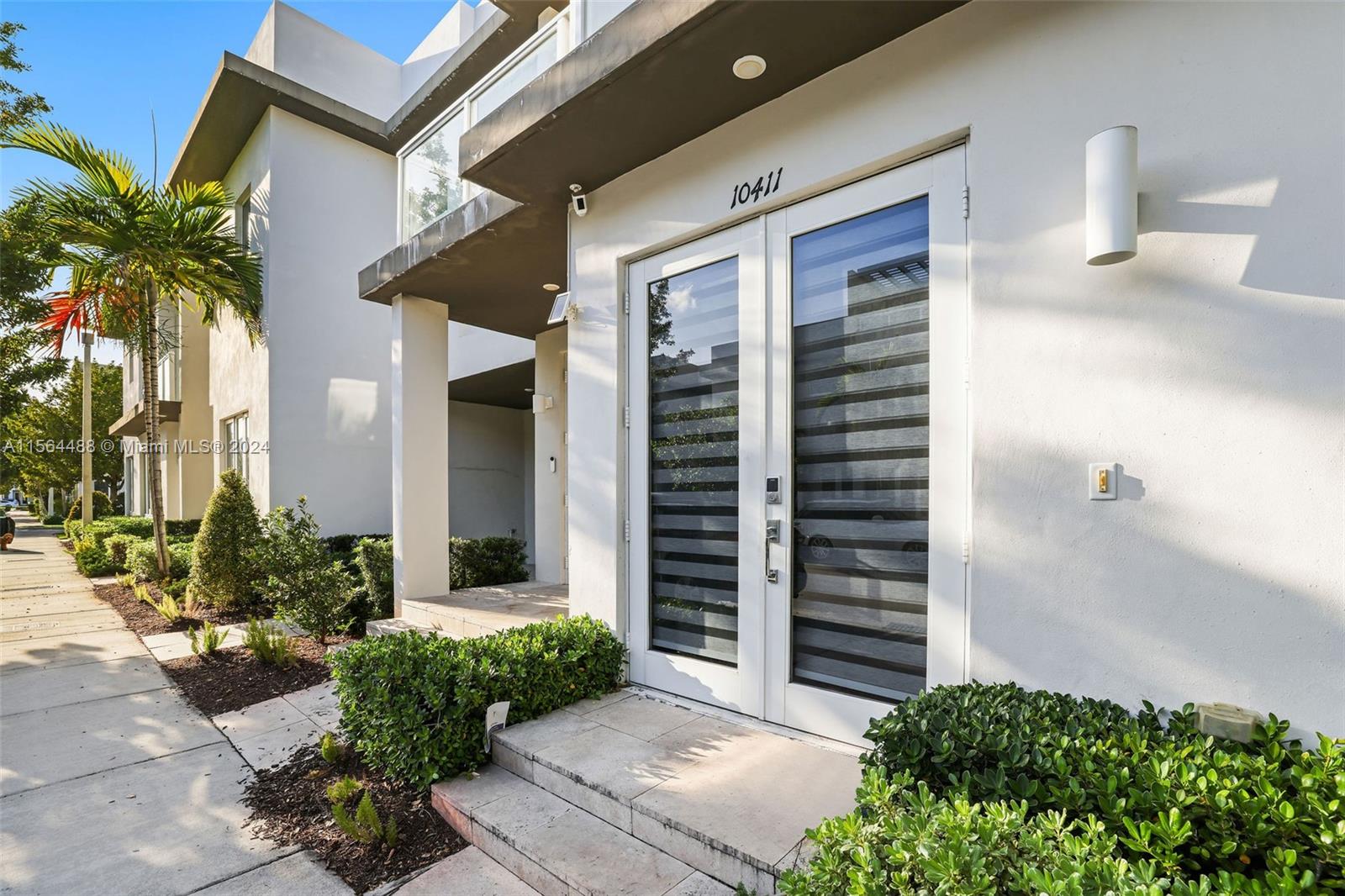 LANDMARK AT DORAL - Residential Lease