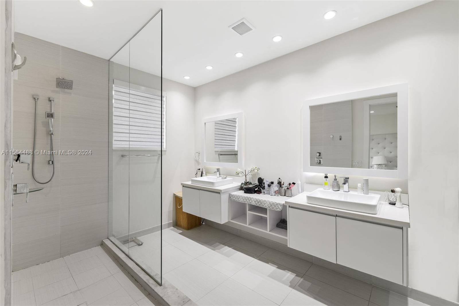 LANDMARK AT DORAL - Residential Lease