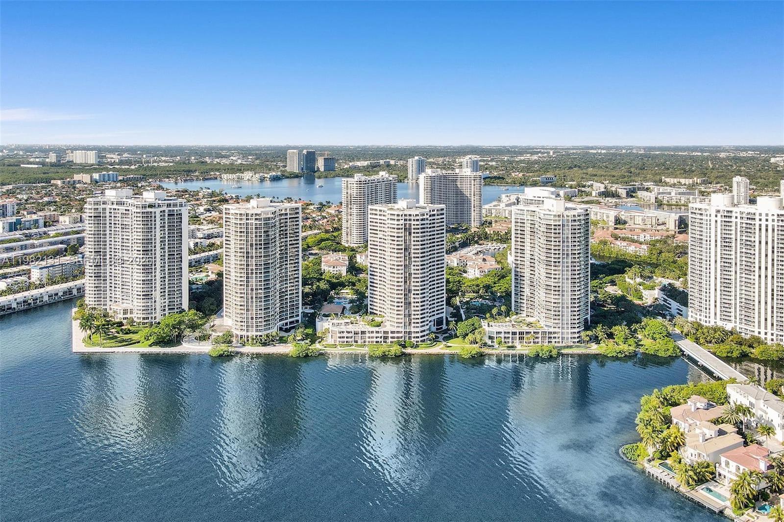 4000 ISL BLVD WILLIAMS IS - Residential