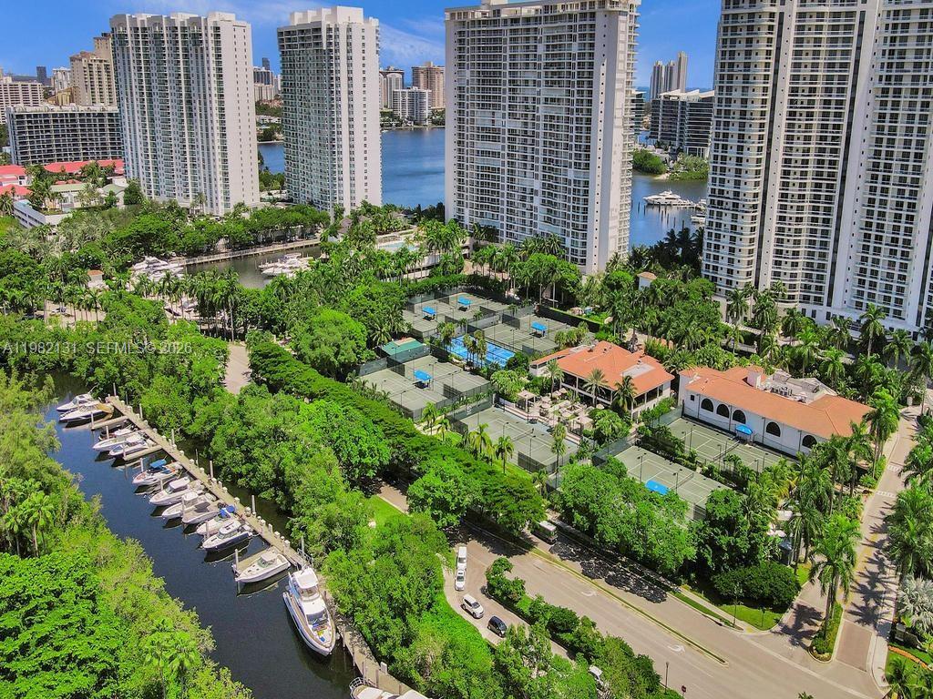 4000 ISL BLVD WILLIAMS IS - Residential