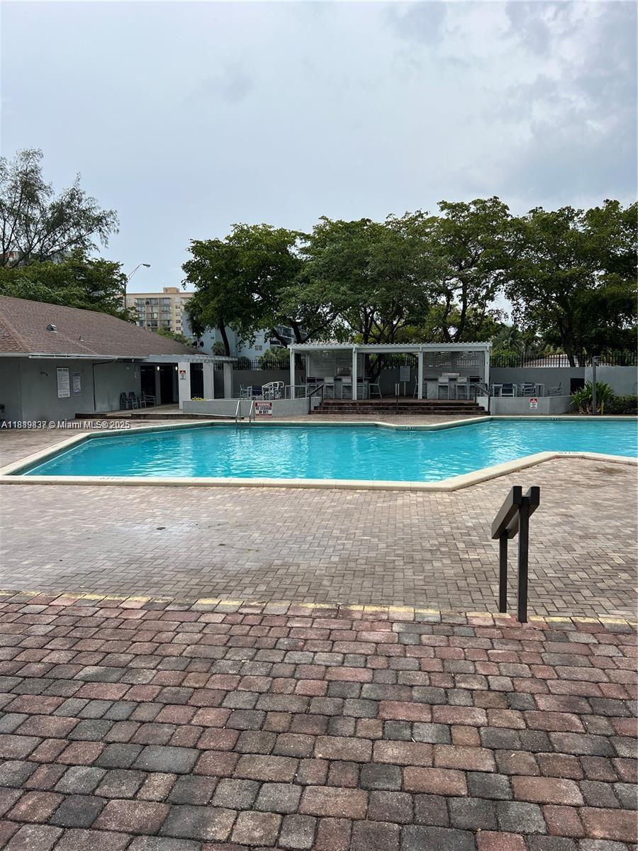 GREENWICH PH I CONDO - Residential