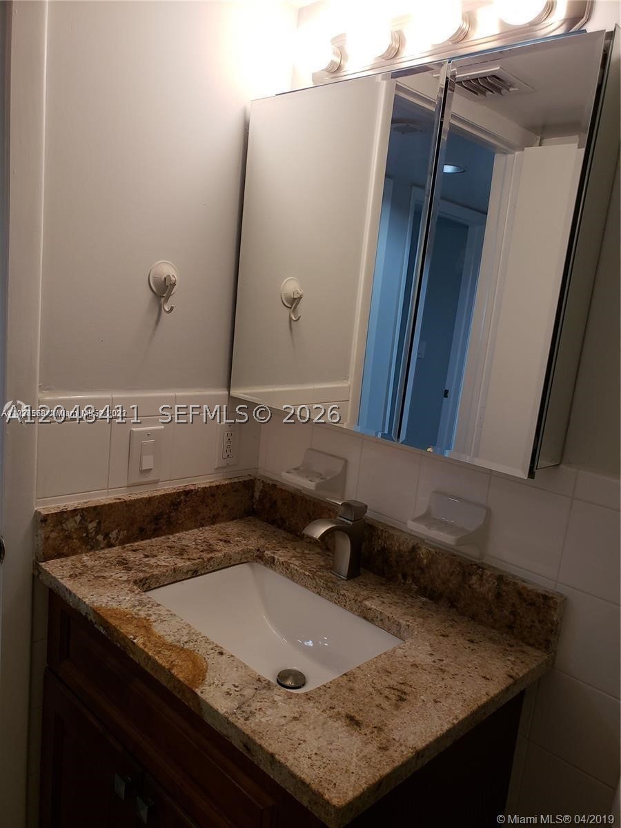 CASA GRANDE I TOWERS COND - Residential Lease