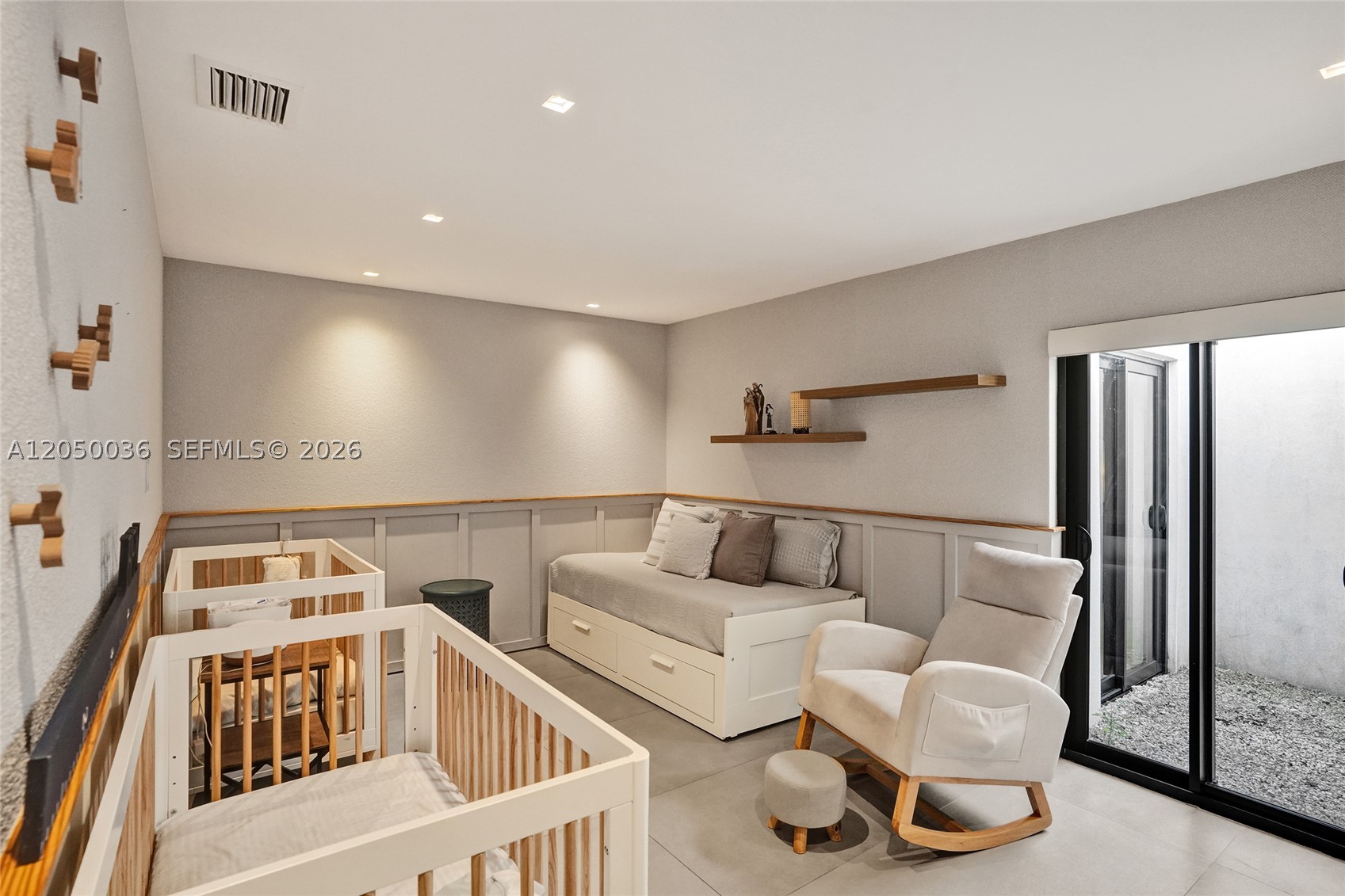 SKY LAKE VILLAS FIRST ADD - Residential