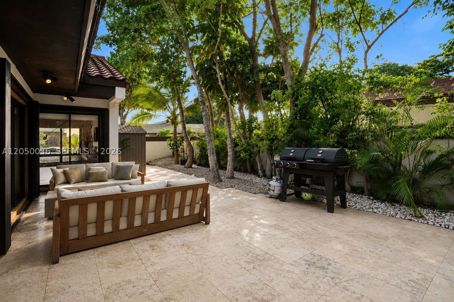SKY LAKE VILLAS FIRST ADD - Residential