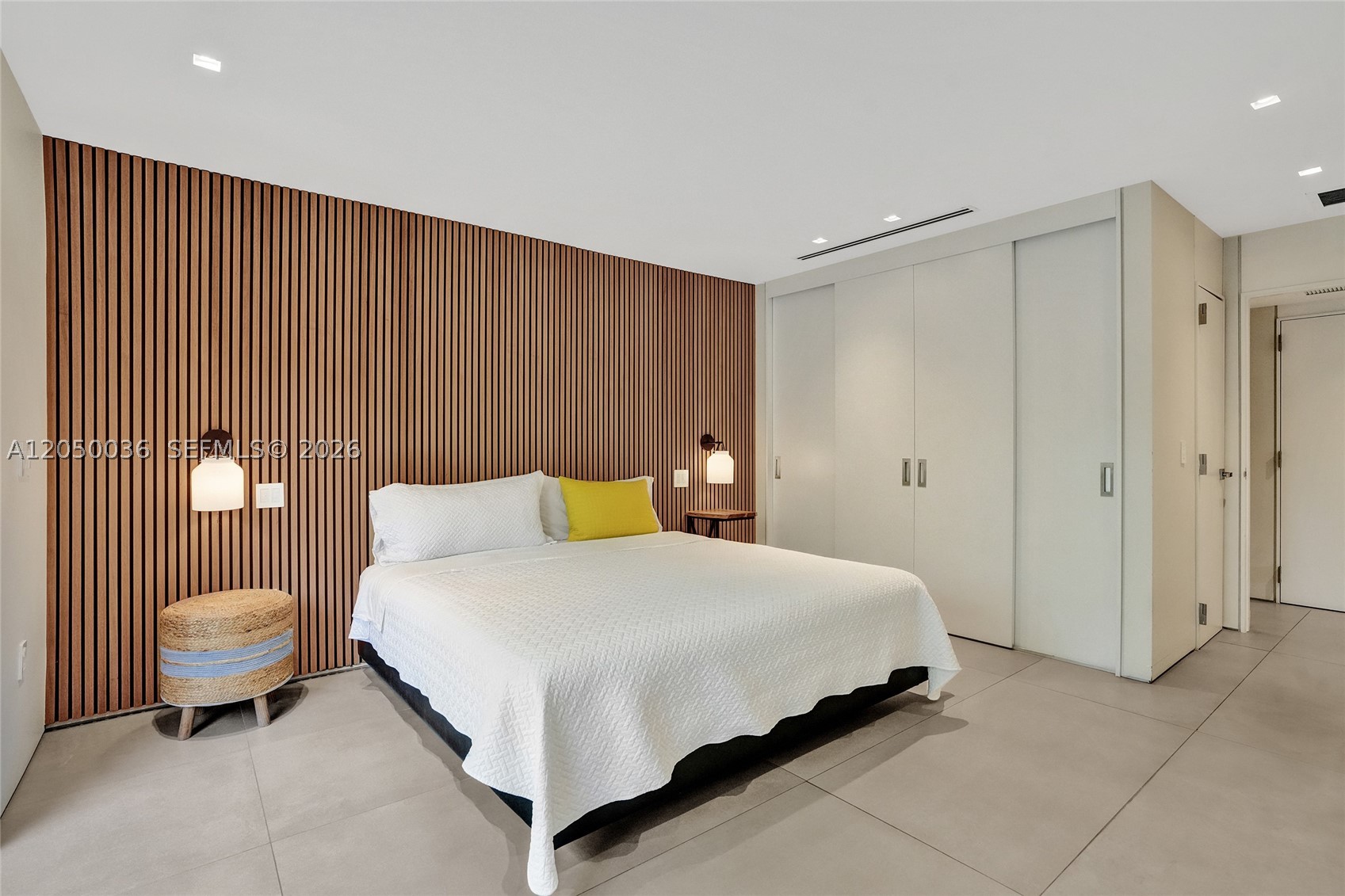 SKY LAKE VILLAS FIRST ADD - Residential