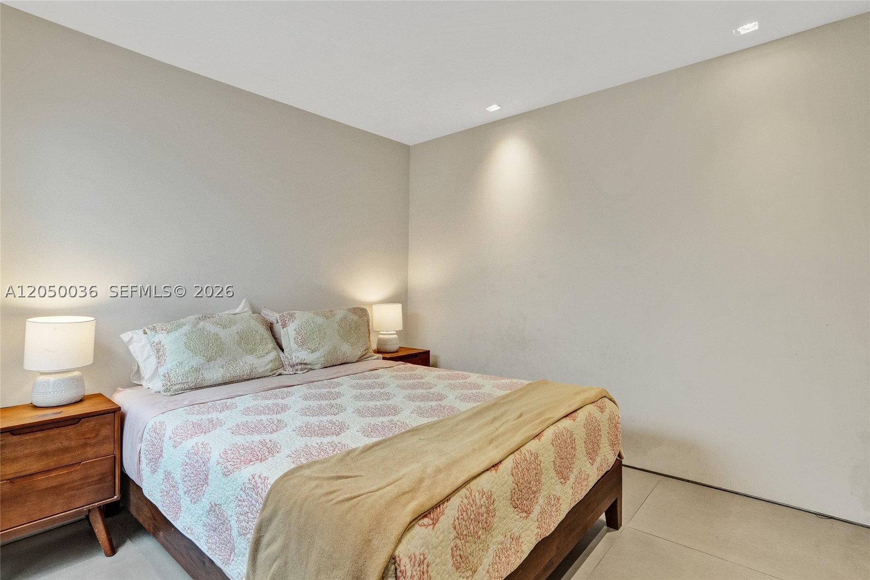 SKY LAKE VILLAS FIRST ADD - Residential