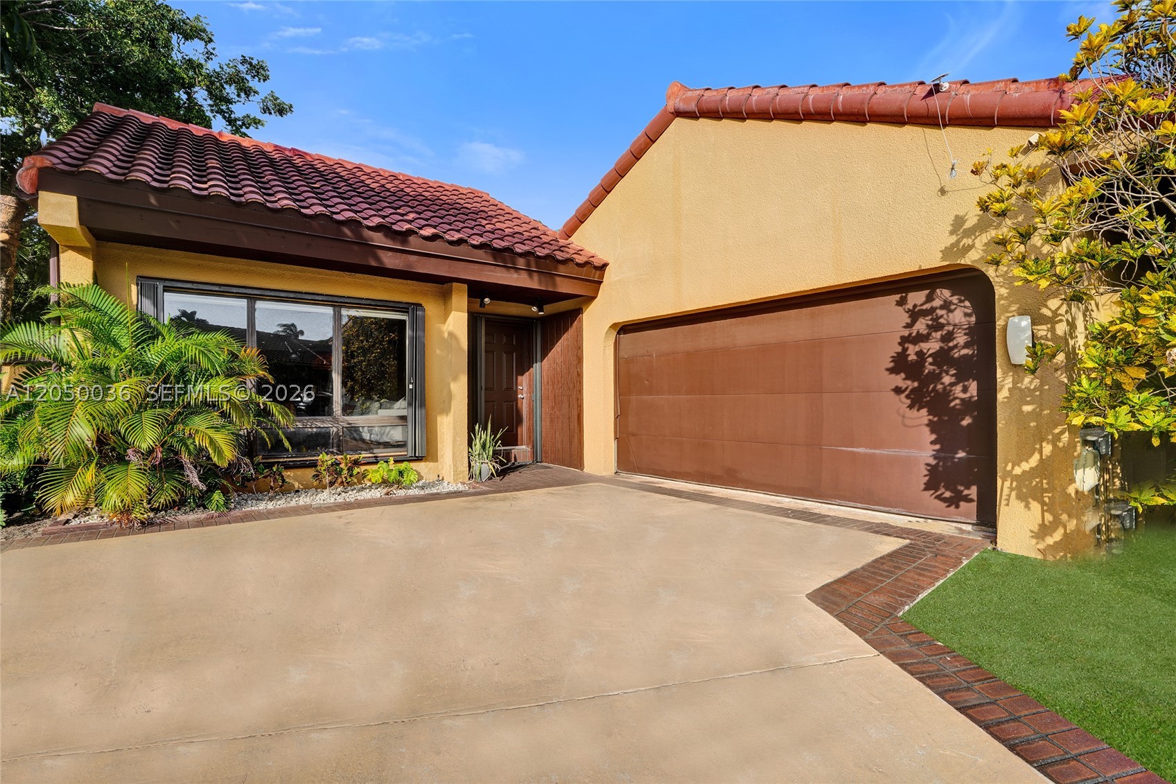 SKY LAKE VILLAS FIRST ADD - Residential
