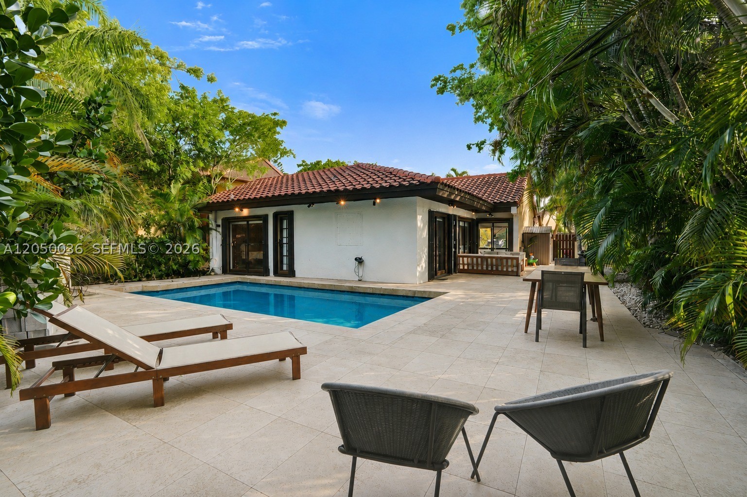 SKY LAKE VILLAS FIRST ADD - Residential