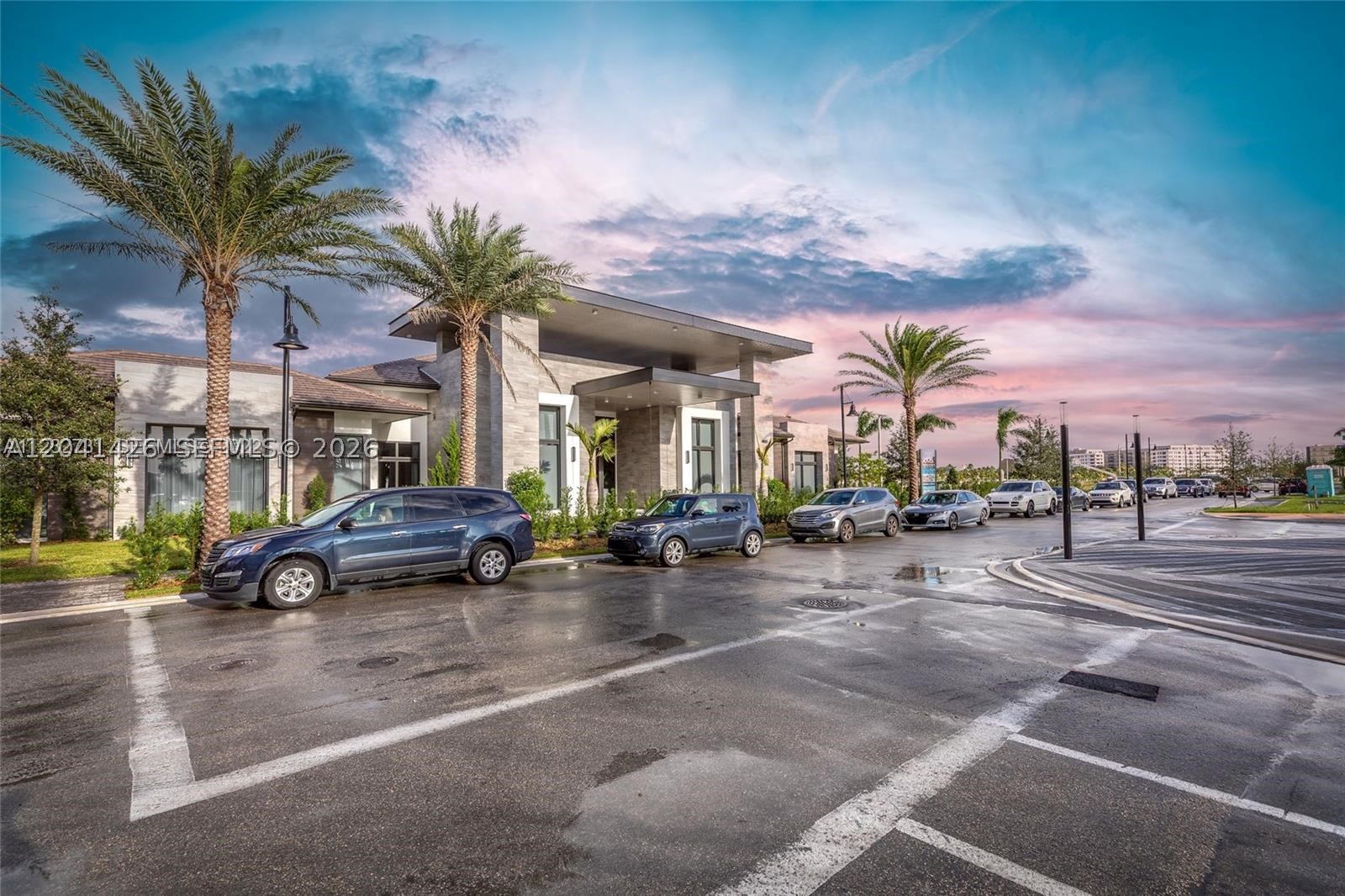 DOWNTOWN DORAL SOUTH PHAS - Residential