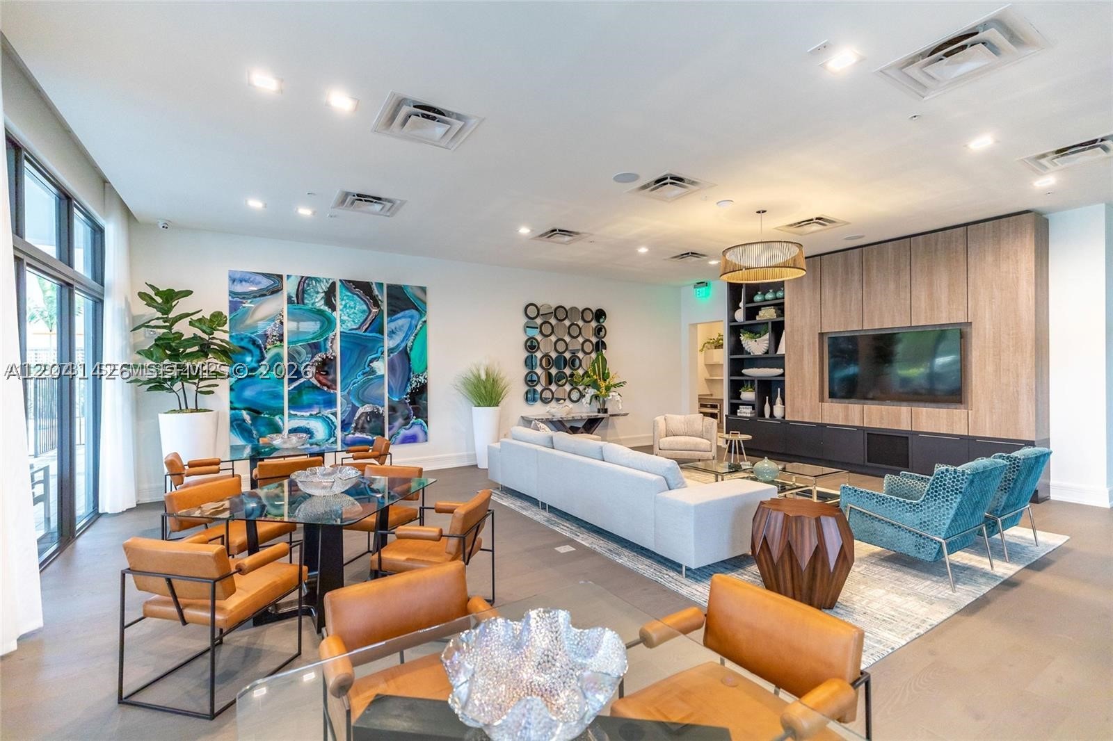 DOWNTOWN DORAL SOUTH PHAS - Residential