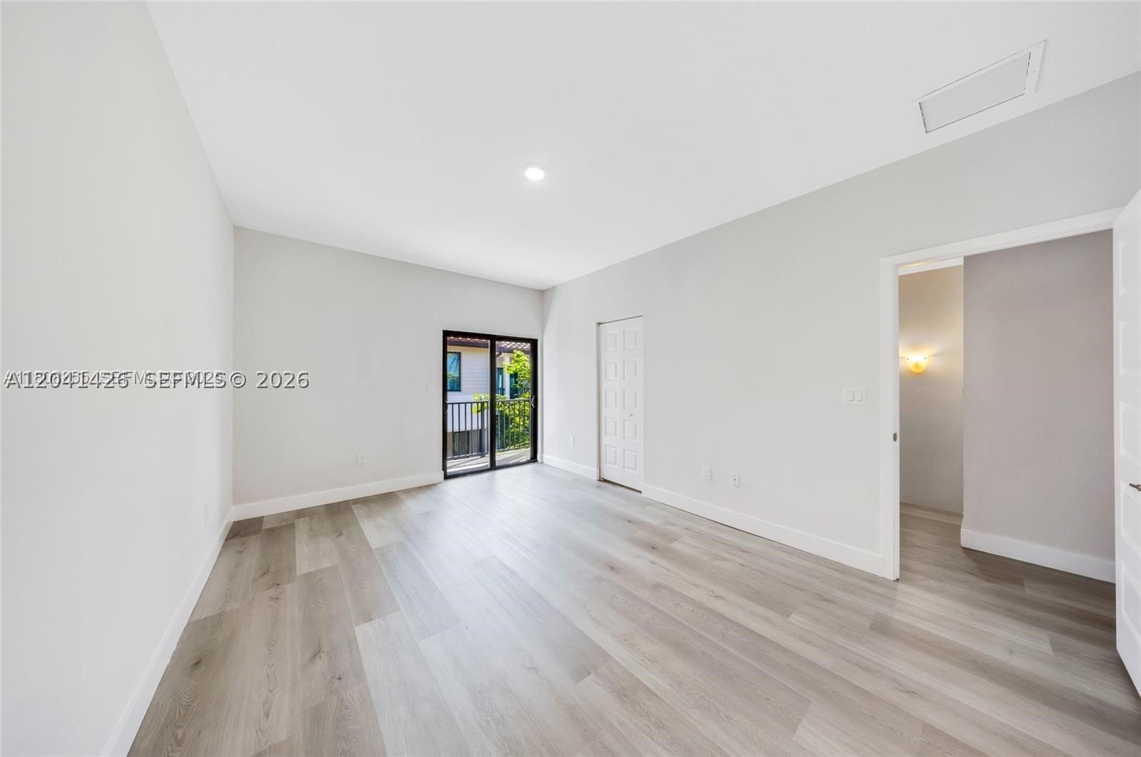 DOWNTOWN DORAL SOUTH PHAS - Residential