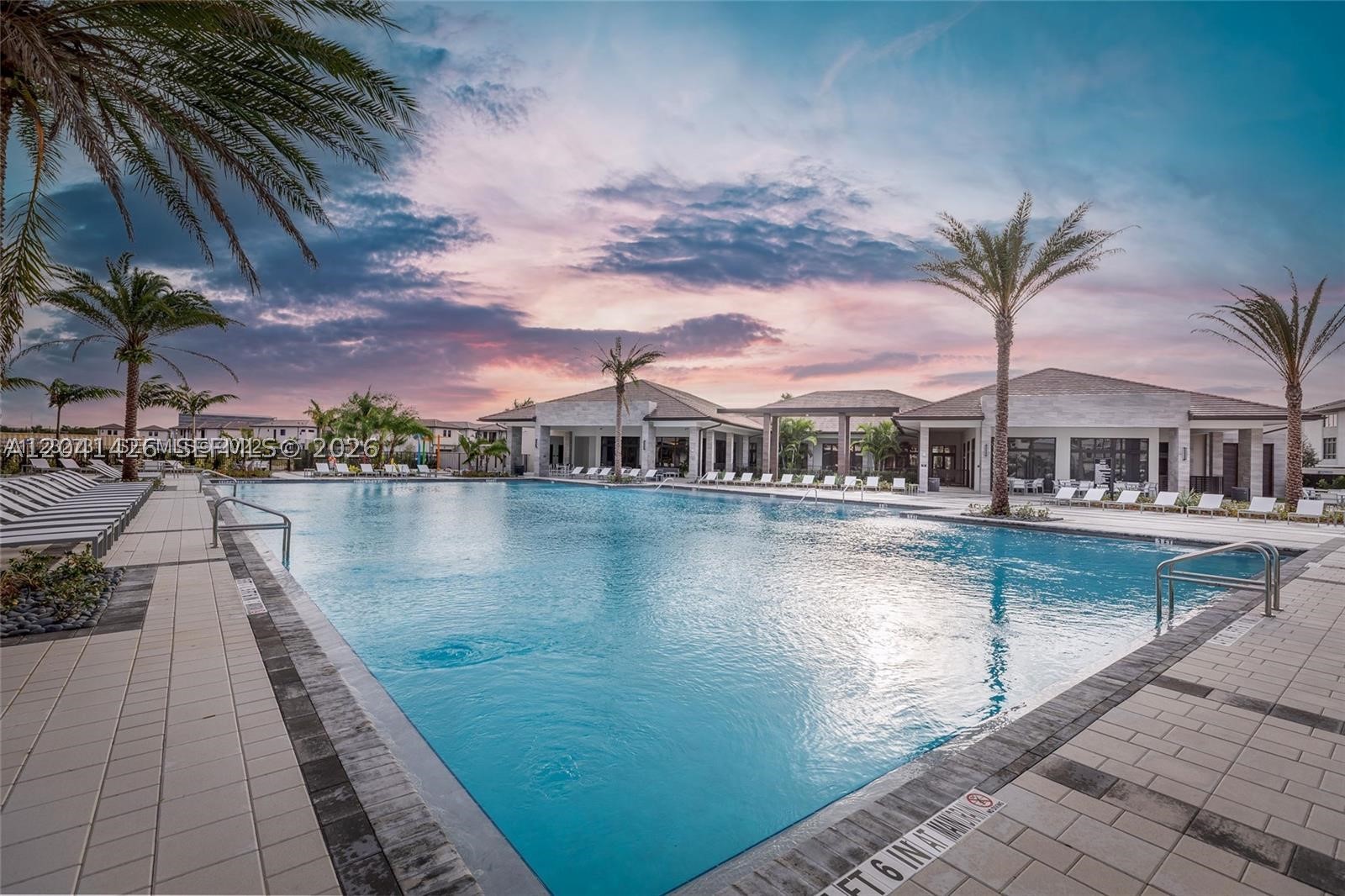 DOWNTOWN DORAL SOUTH PHAS - Residential