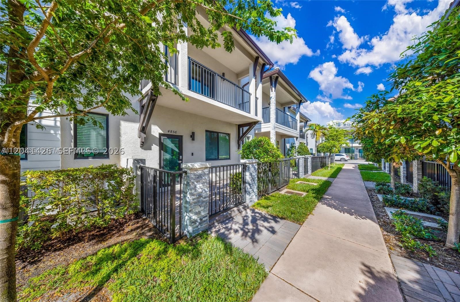 DOWNTOWN DORAL SOUTH PHAS - Residential
