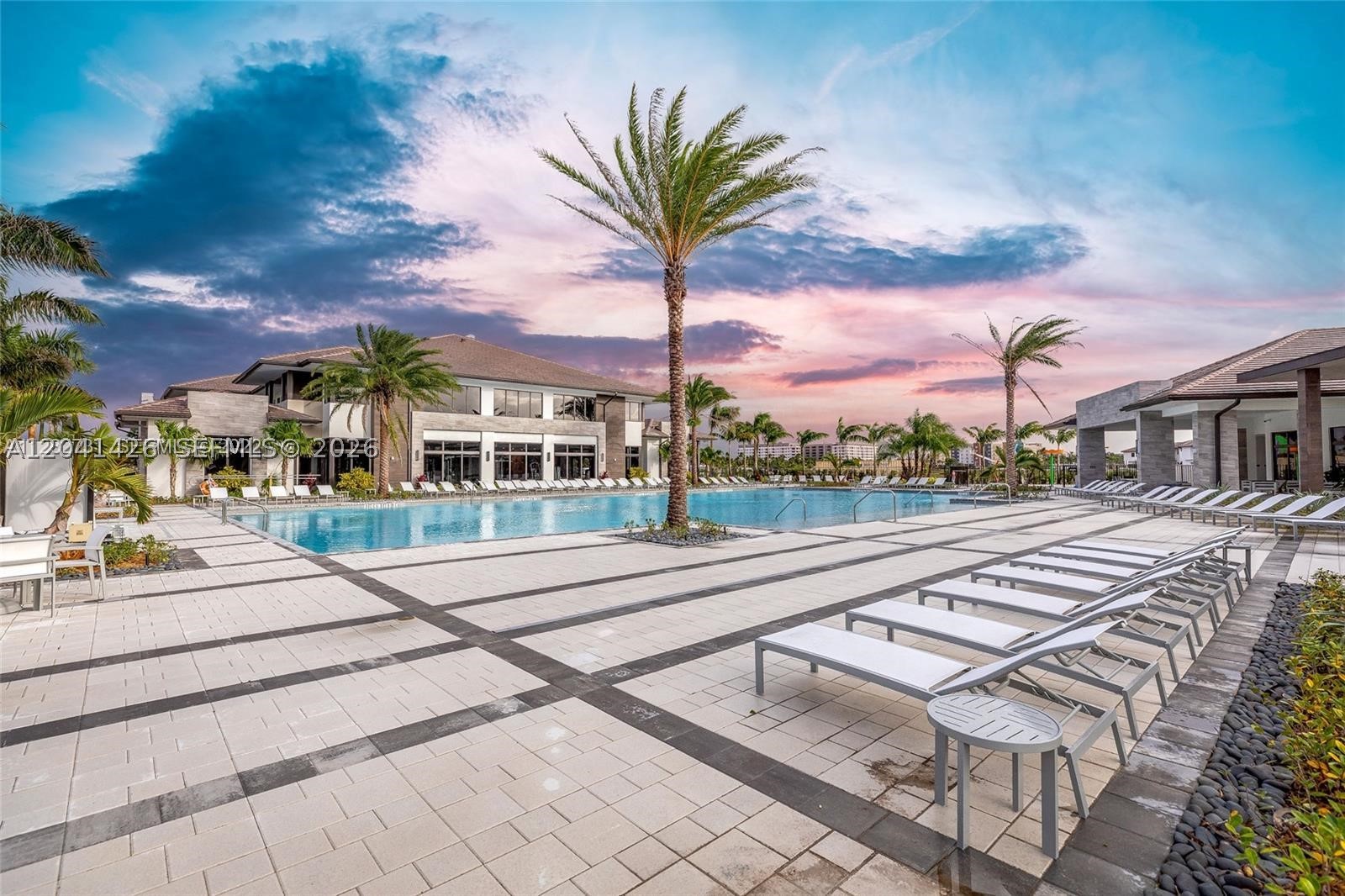 DOWNTOWN DORAL SOUTH PHAS - Residential